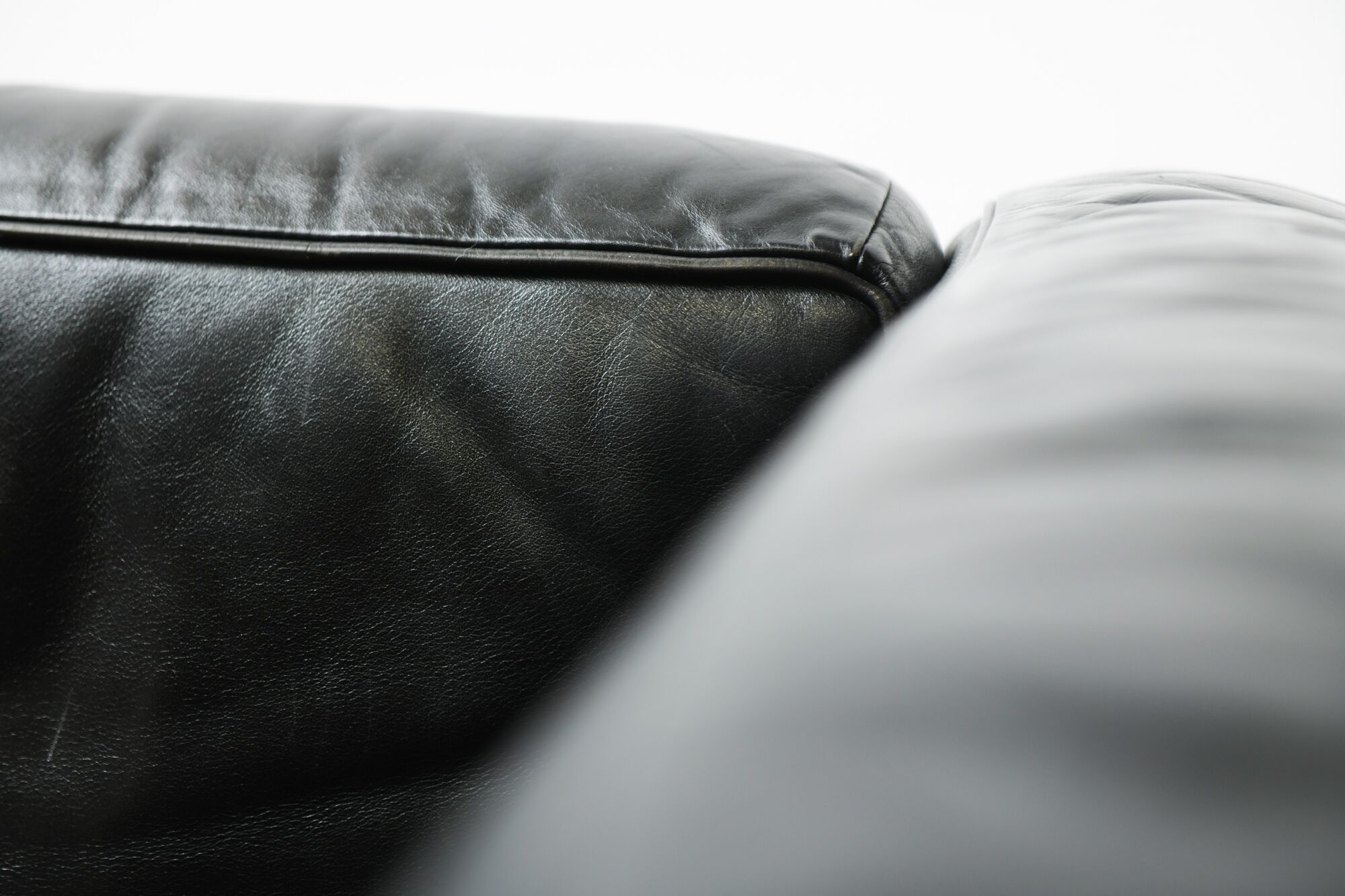 Vintage LC-2 in black leather by Le Corbusier, Jeanneret & Perriand for Cassina