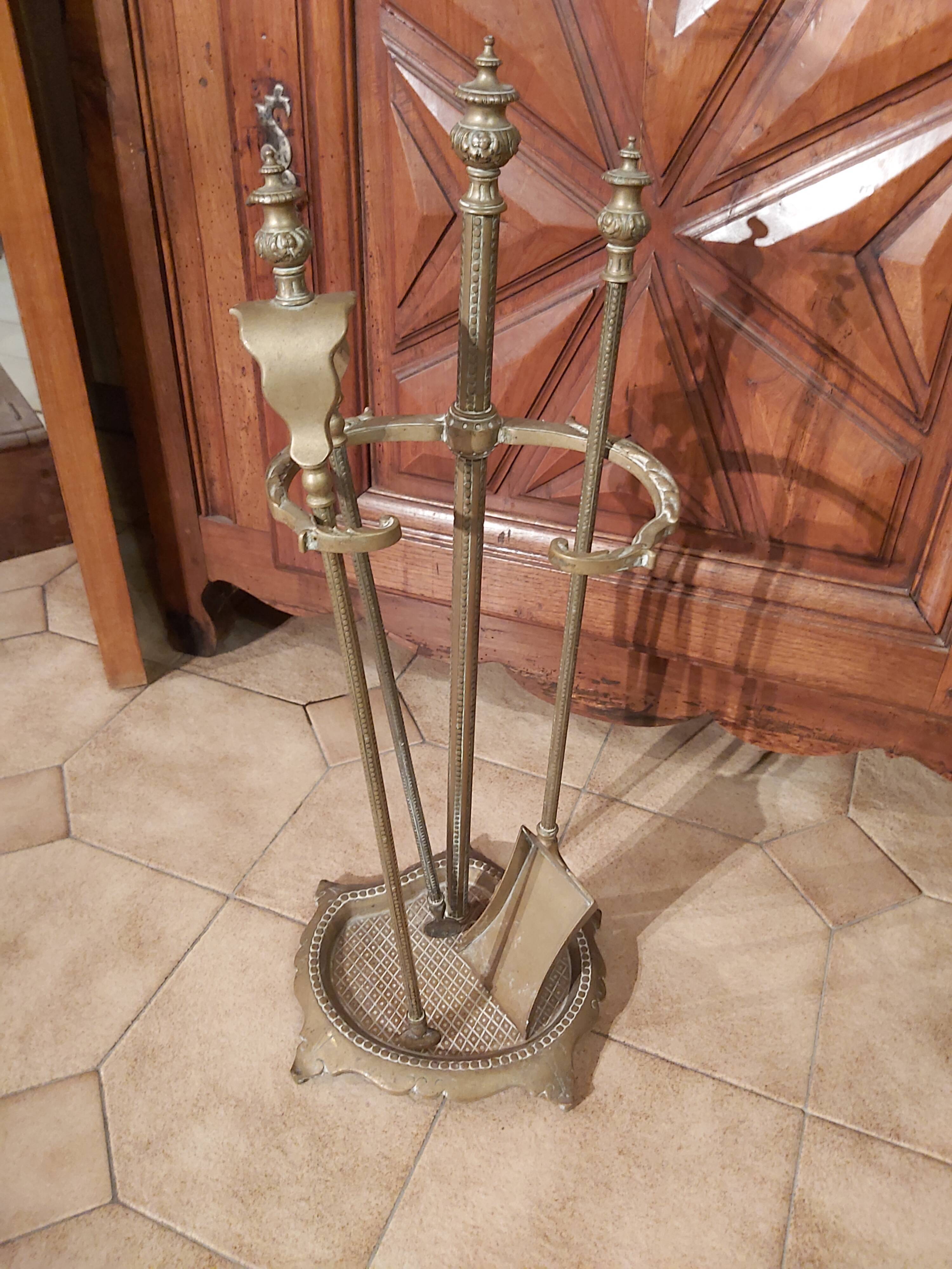 Bronze fireplace servant