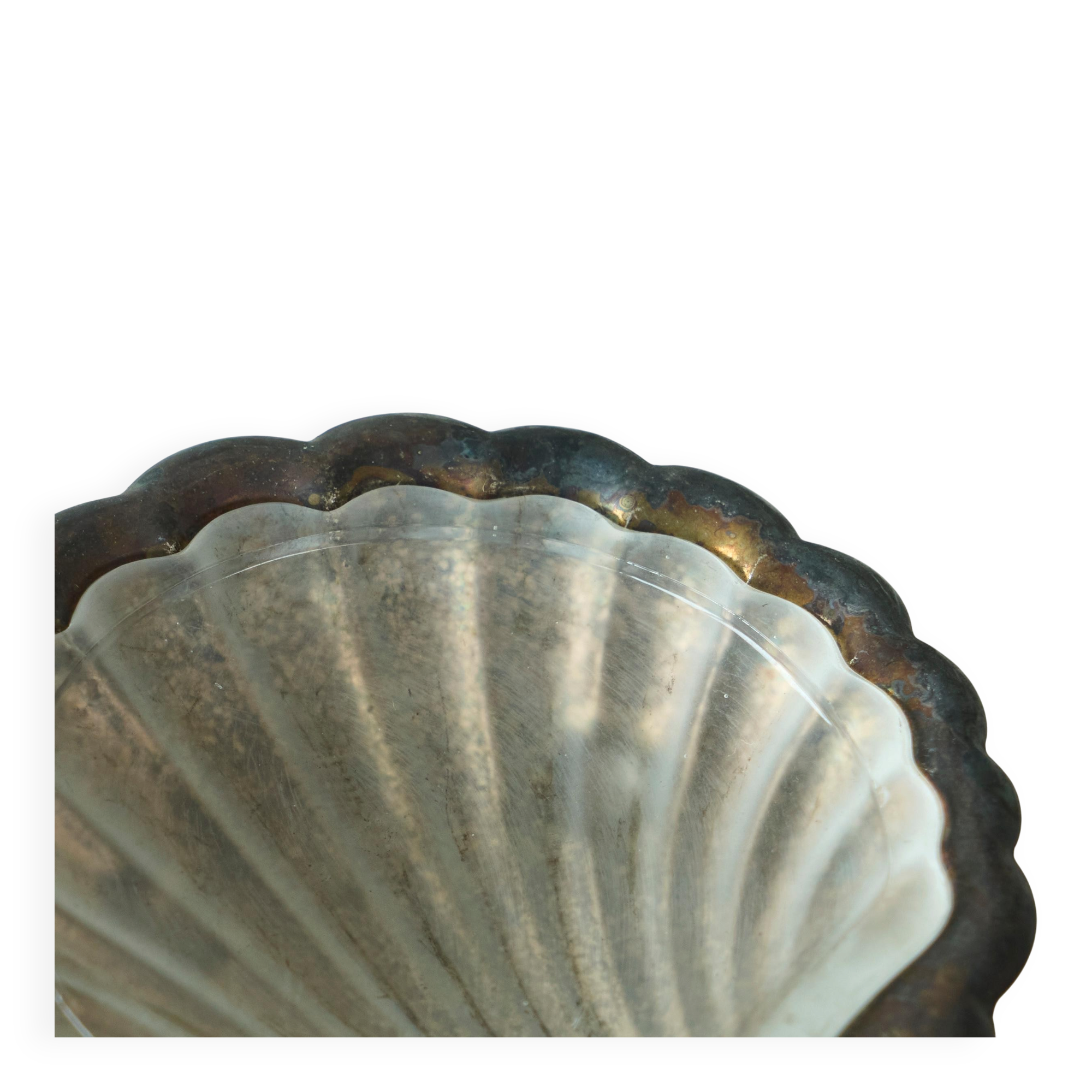 Art Deco Shell Pocket Bowl in Patinated Silver and Satin Glass from the 1930s