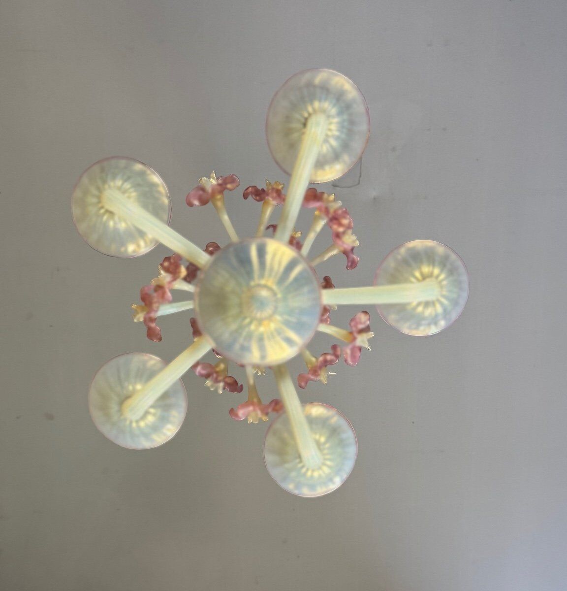 Venetian chandelier, in blue and red Murano glass, five light arms, circa 1950