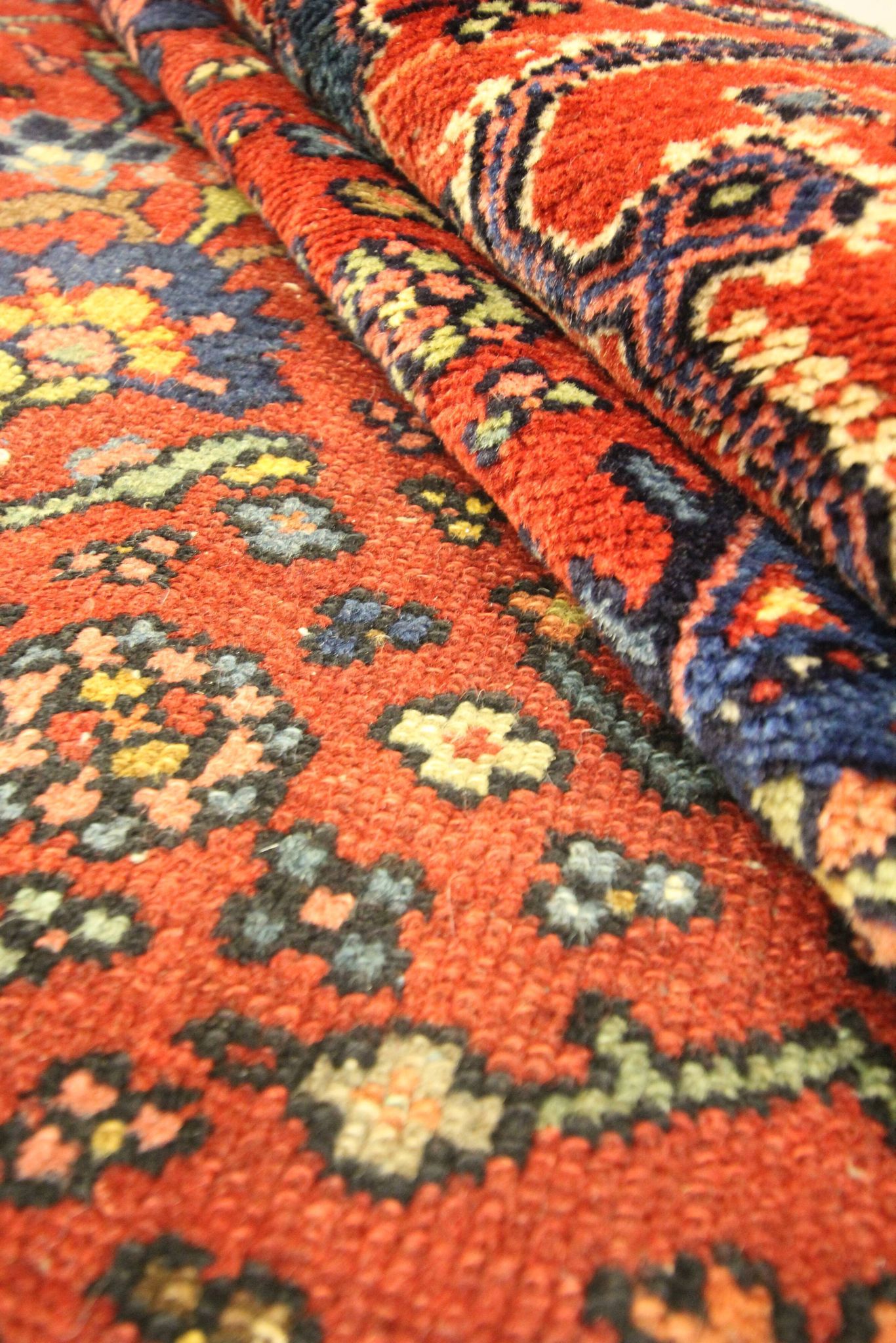 Tapis persan traditionnel noué à la main tapis de salon en laine rouge 134x136cm
