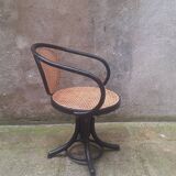 Thonet 5501 curved wooden armchair