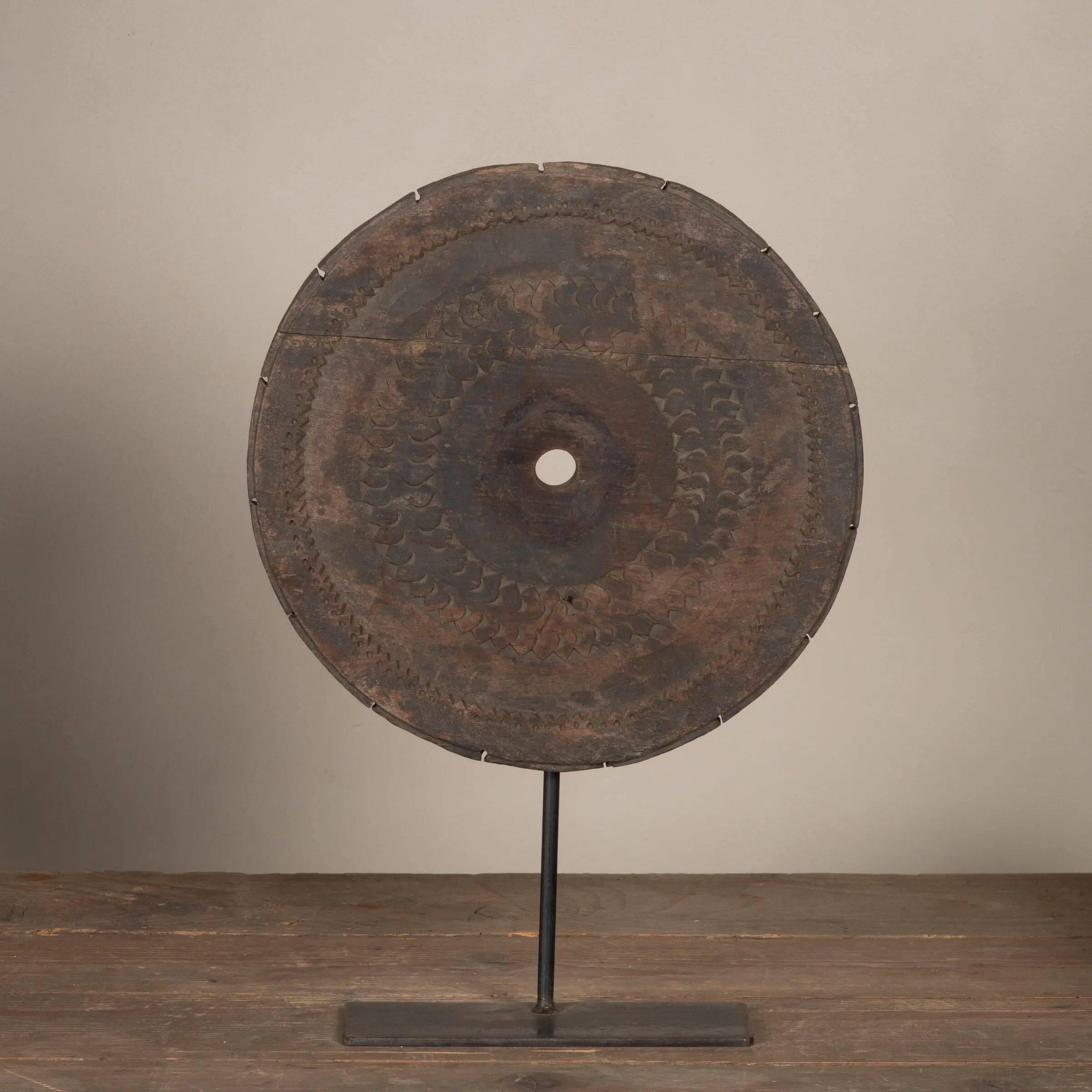 Mandal - Roue en bois indienne sur pied n°3