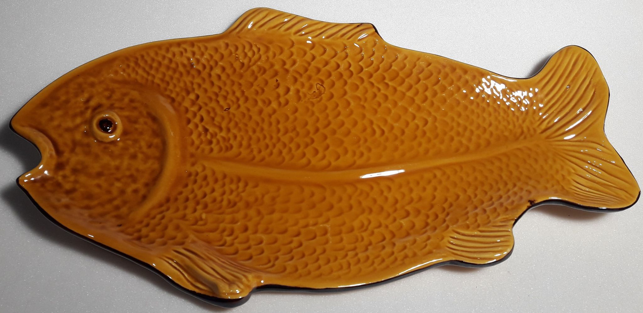 Plat zoomorphe poisson Poet Laval