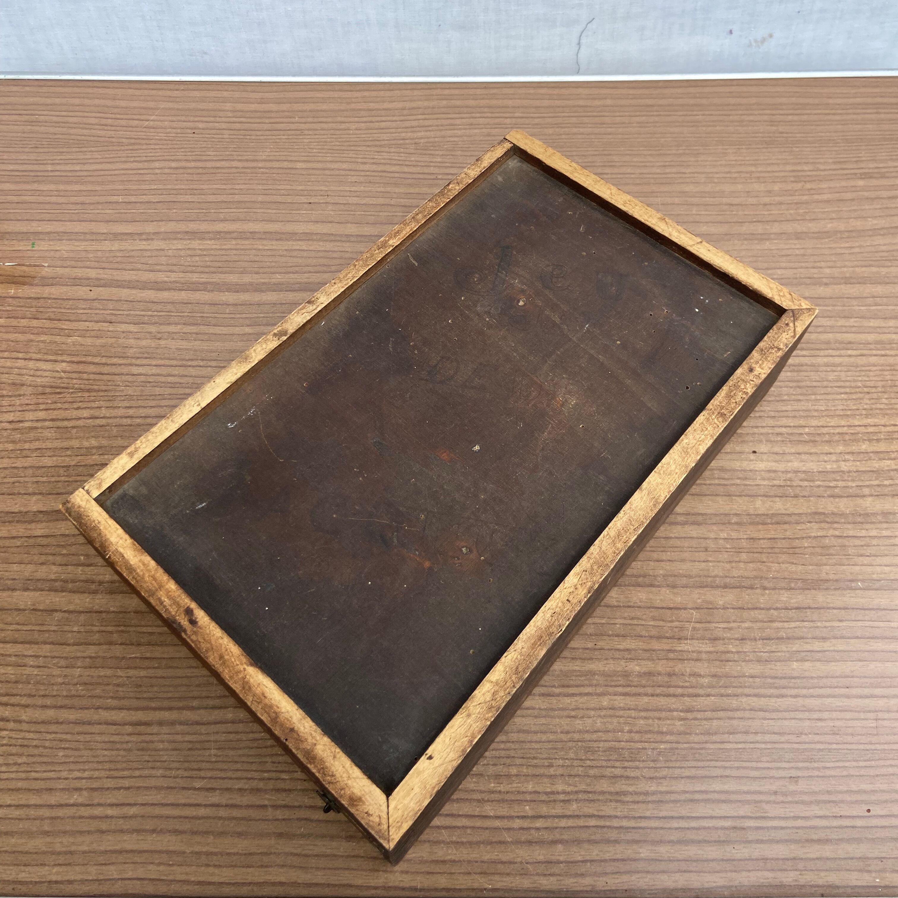 Old game box decorated in wood and felt - Backgammon Lady Dice Game