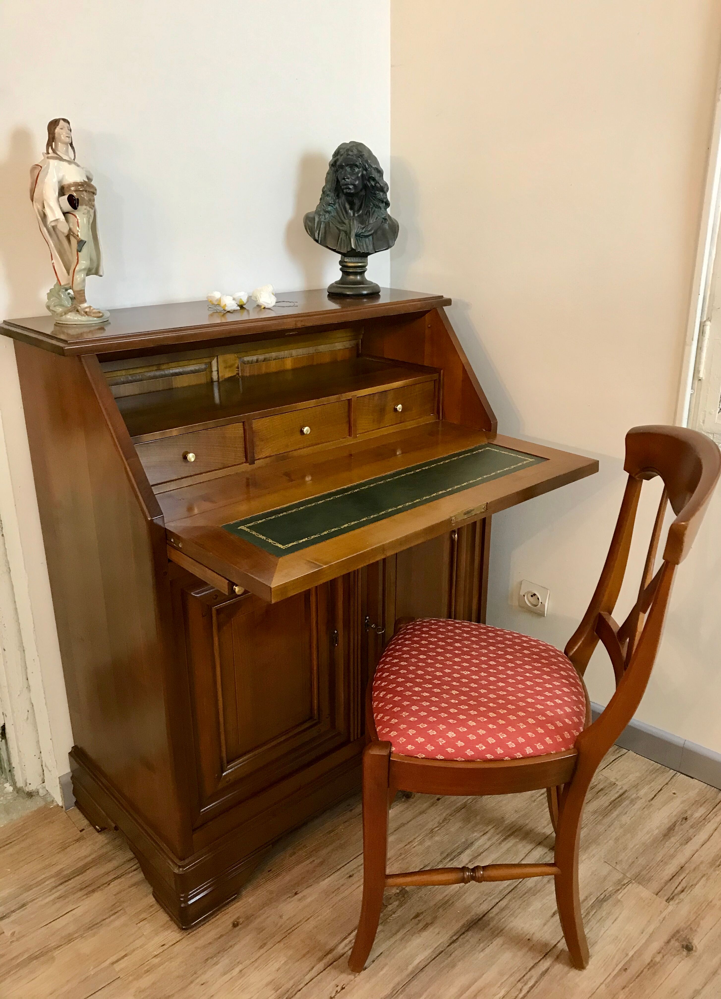 Secret office set in cherry with ideal chair reduced space