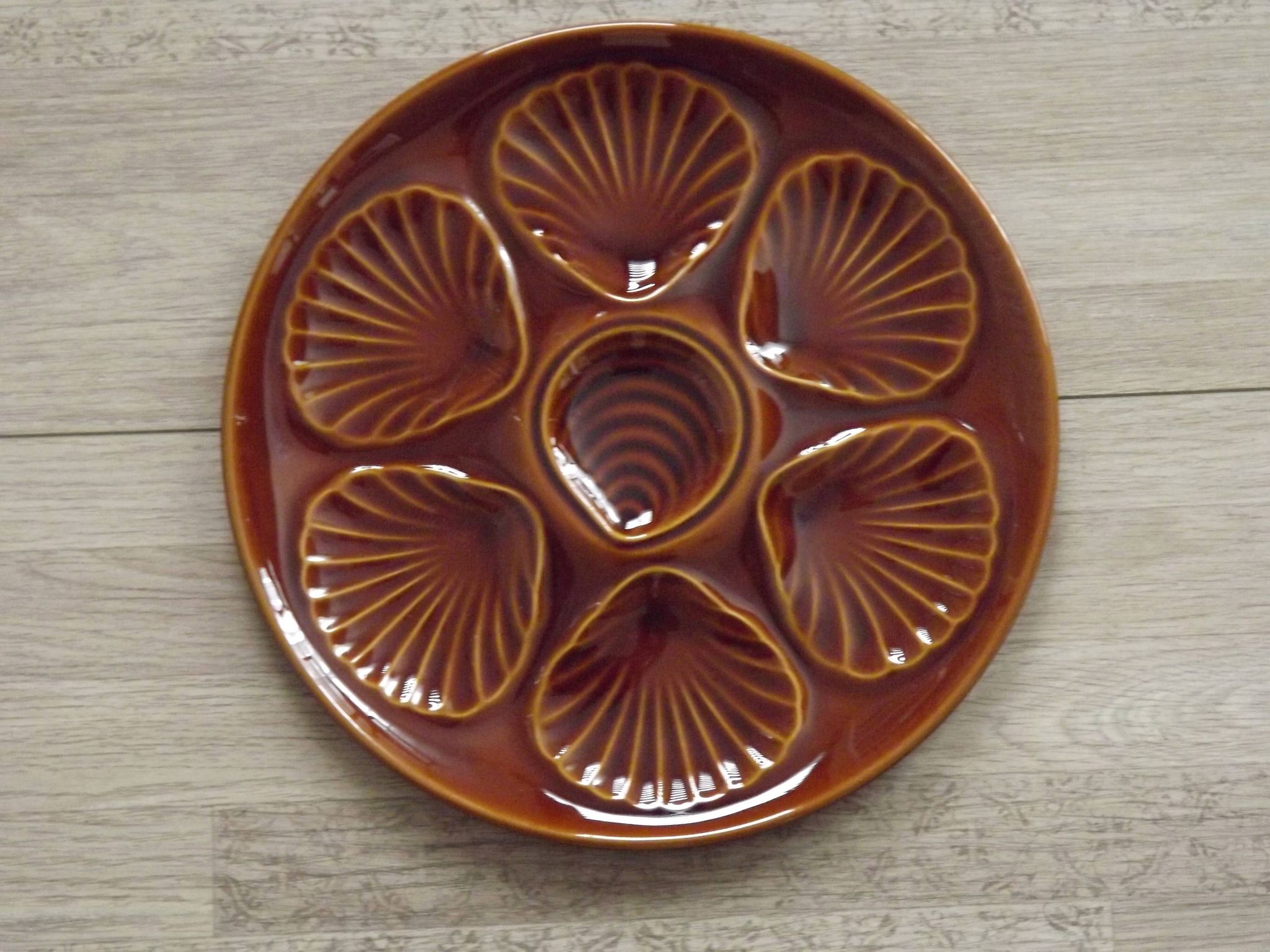 Set of 6 brown majolica oyster plates for 6 oysters and lemon 4951