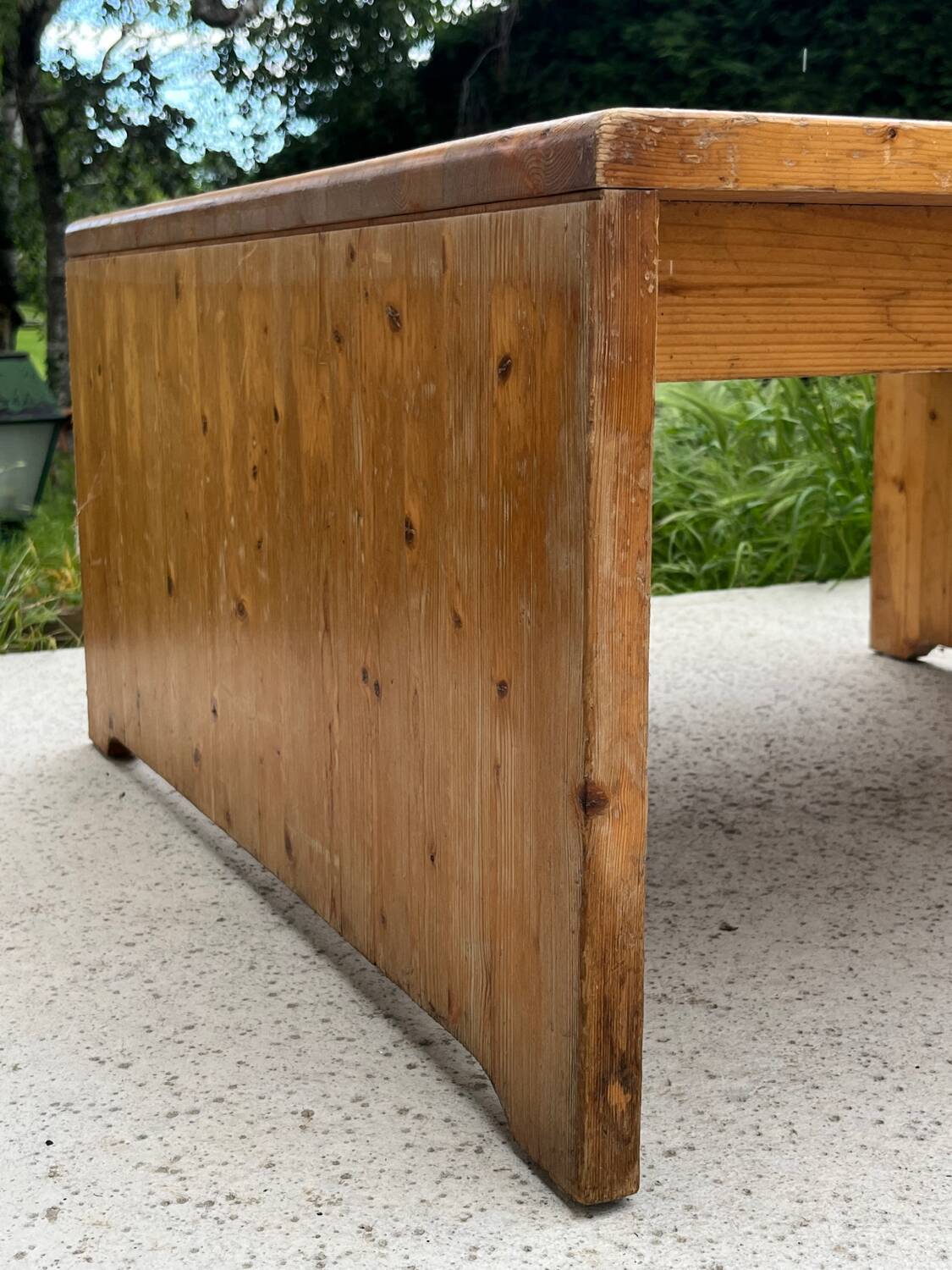 Coffee table and 4 stools set les arcs 1800 by Charlotte Perriand