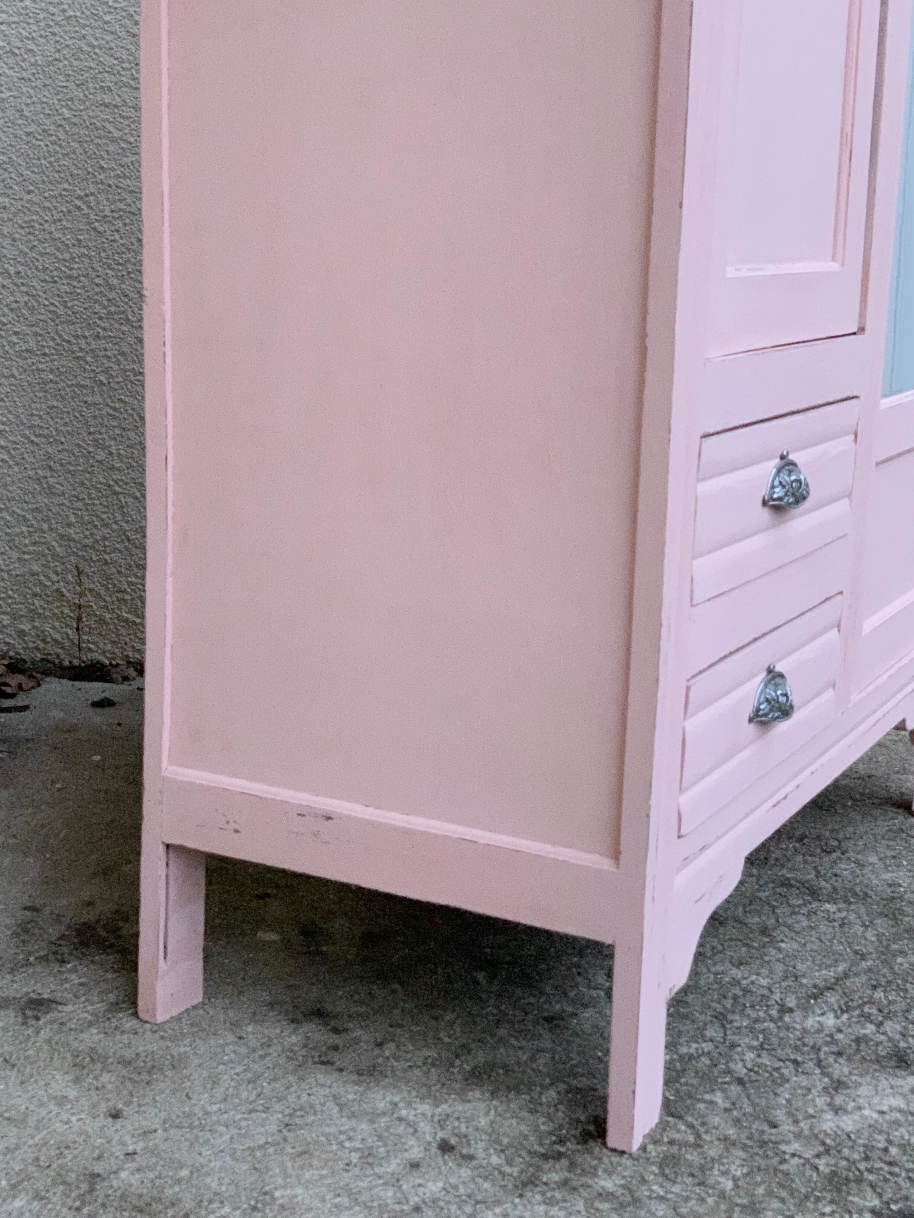 Parisian hotel wardrobe 1930