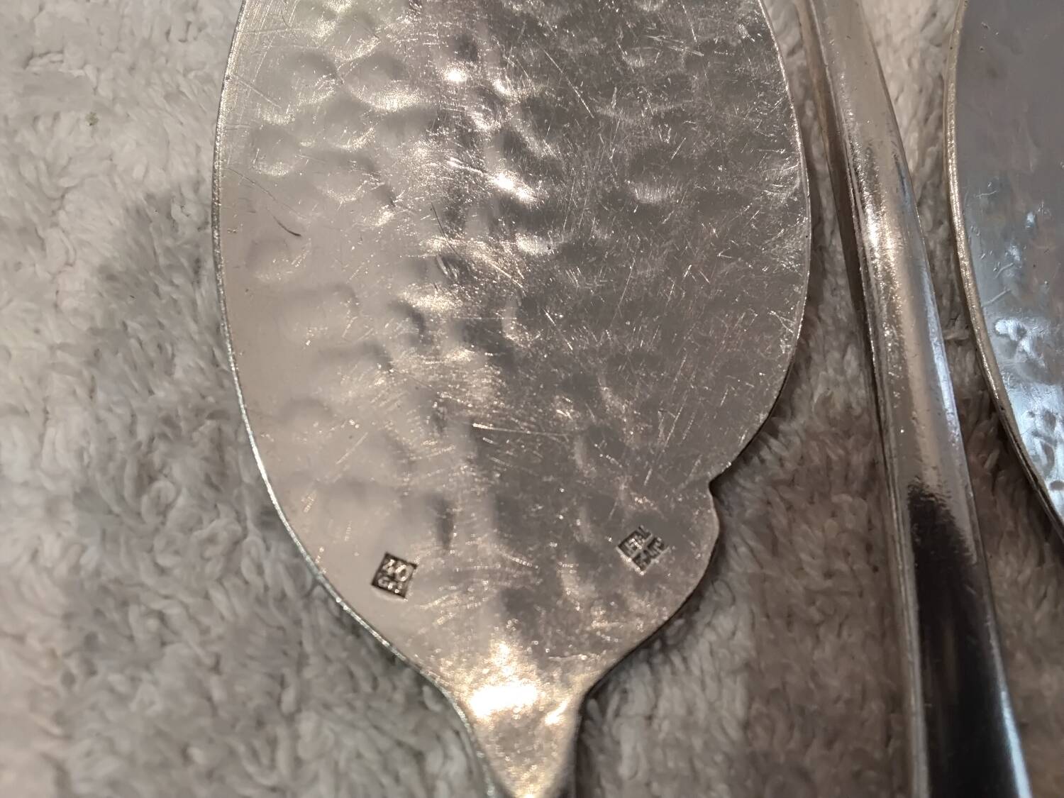 6 individual silver-plated metal sauce spoons with hammered baguette handles
