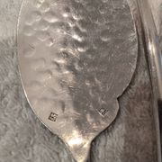 6 individual silver-plated metal sauce spoons with hammered baguette handles