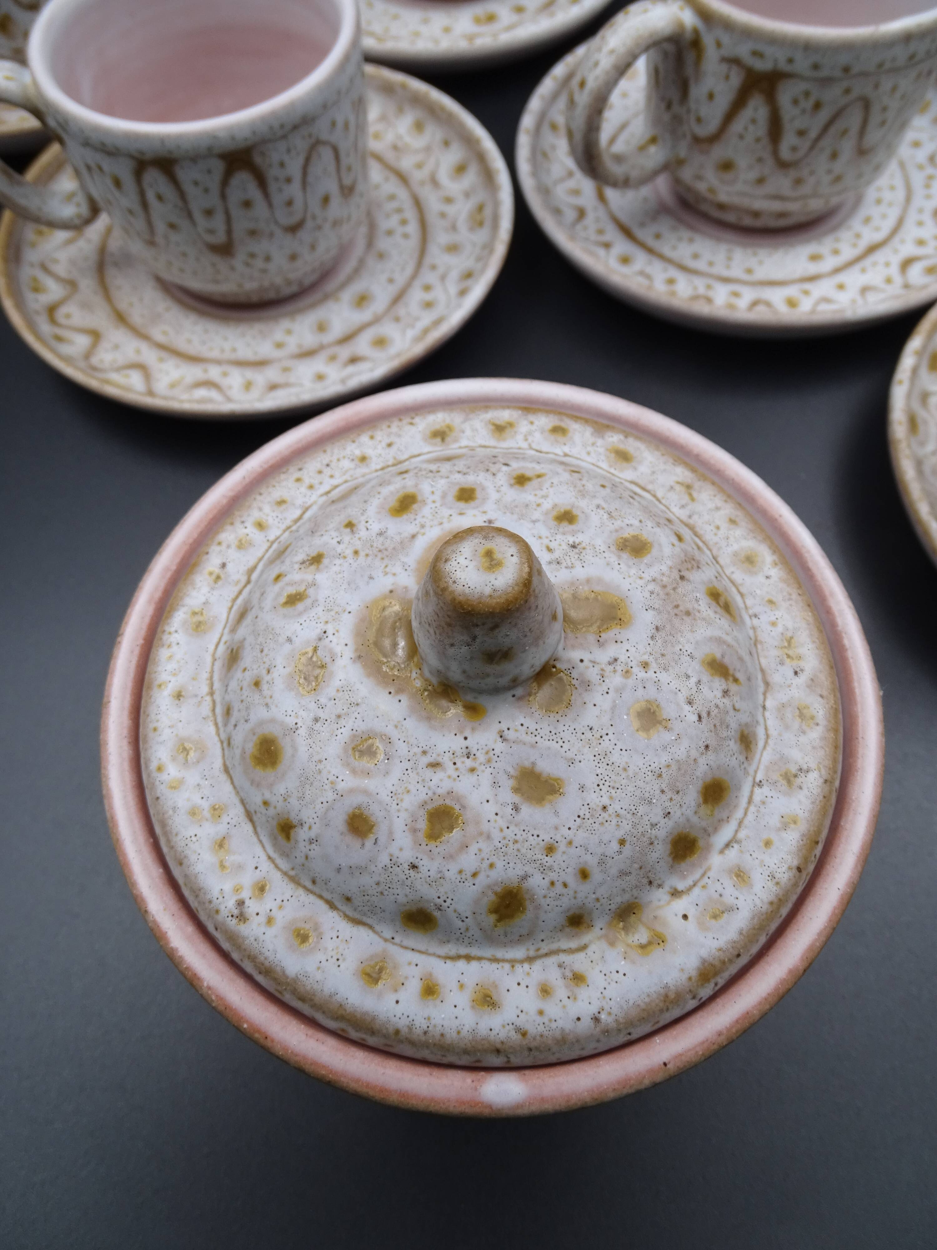 Earthenware coffee service signed Jean Austruy Vallauris around 1970 - Cups - saucers - milk pot