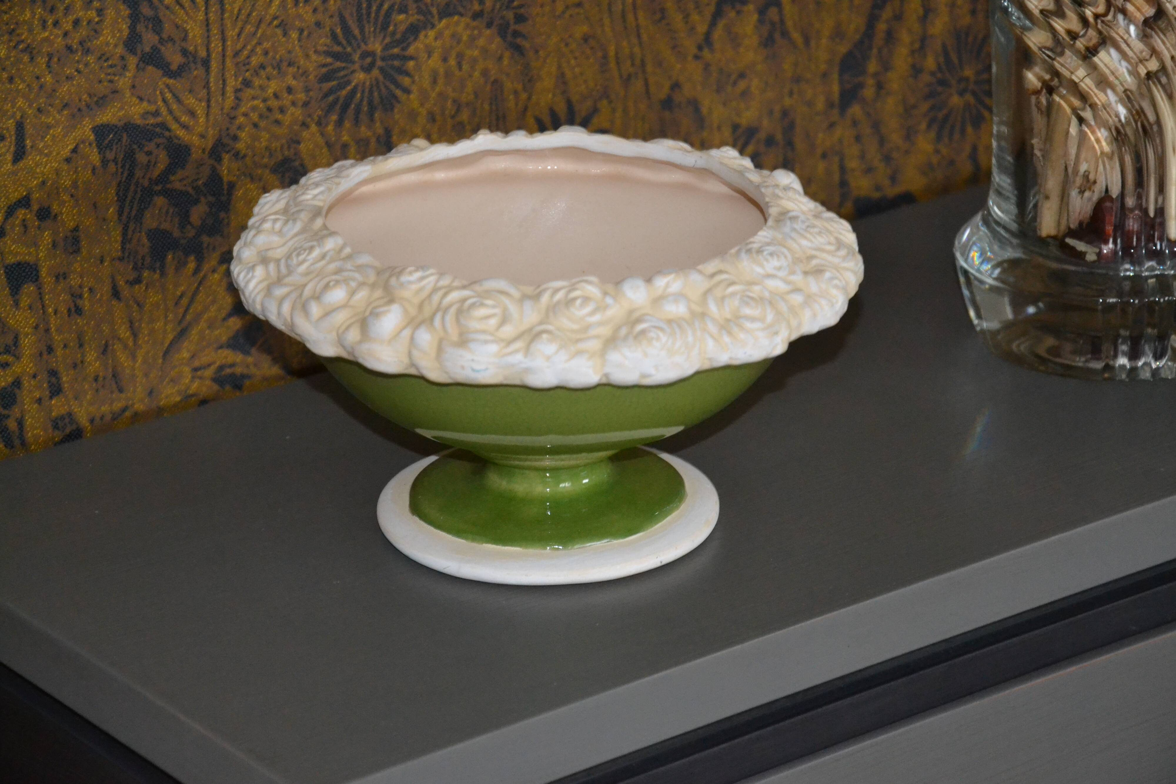 Fruit bowl in enamelled earthenware and sculpted biscuit