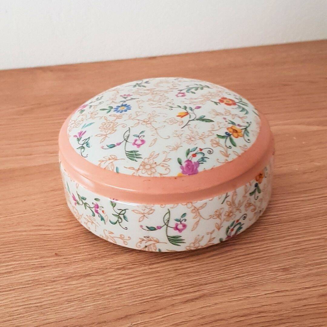 Jewelry box/ Pink and Flowered Porcelain candy box