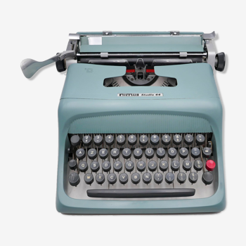 Machine à écrire olivetti studio 44 bleue vintage révisé avec ruban neuf