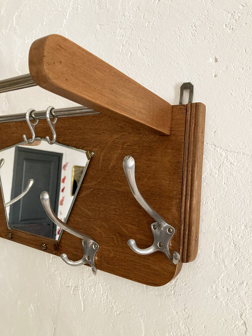 Wall-mounted wardrobe with 4 hooks in wood and aluminum with beveled trapezoid mirror