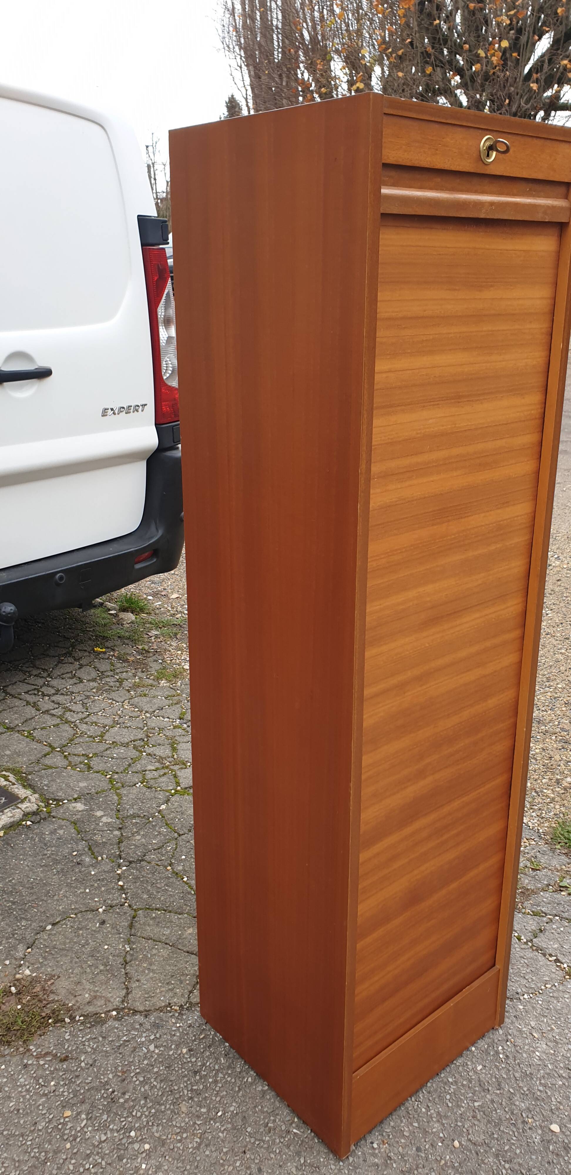 Administrative furniture with curtain