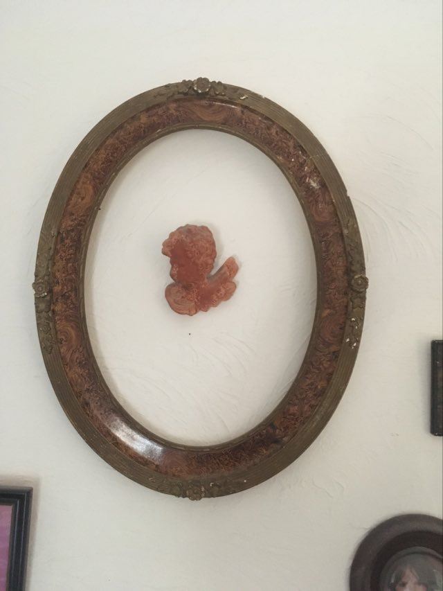 Oval frame in wood and gilded stucco