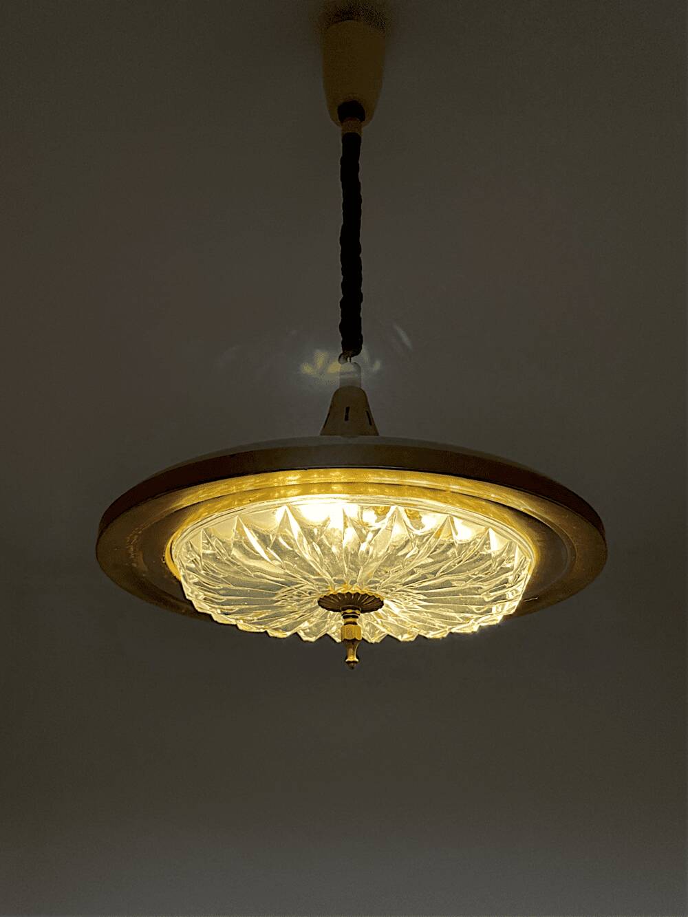 Retractable metal and  glass pull down pendant