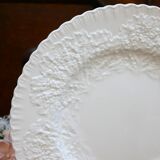 Spode Savoy dinner plate with embossed cabbage leaf pattern