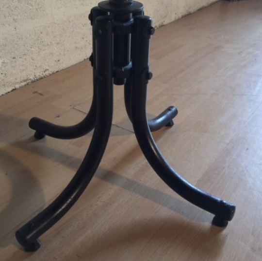 Turning on foot Tulip years 30 stool