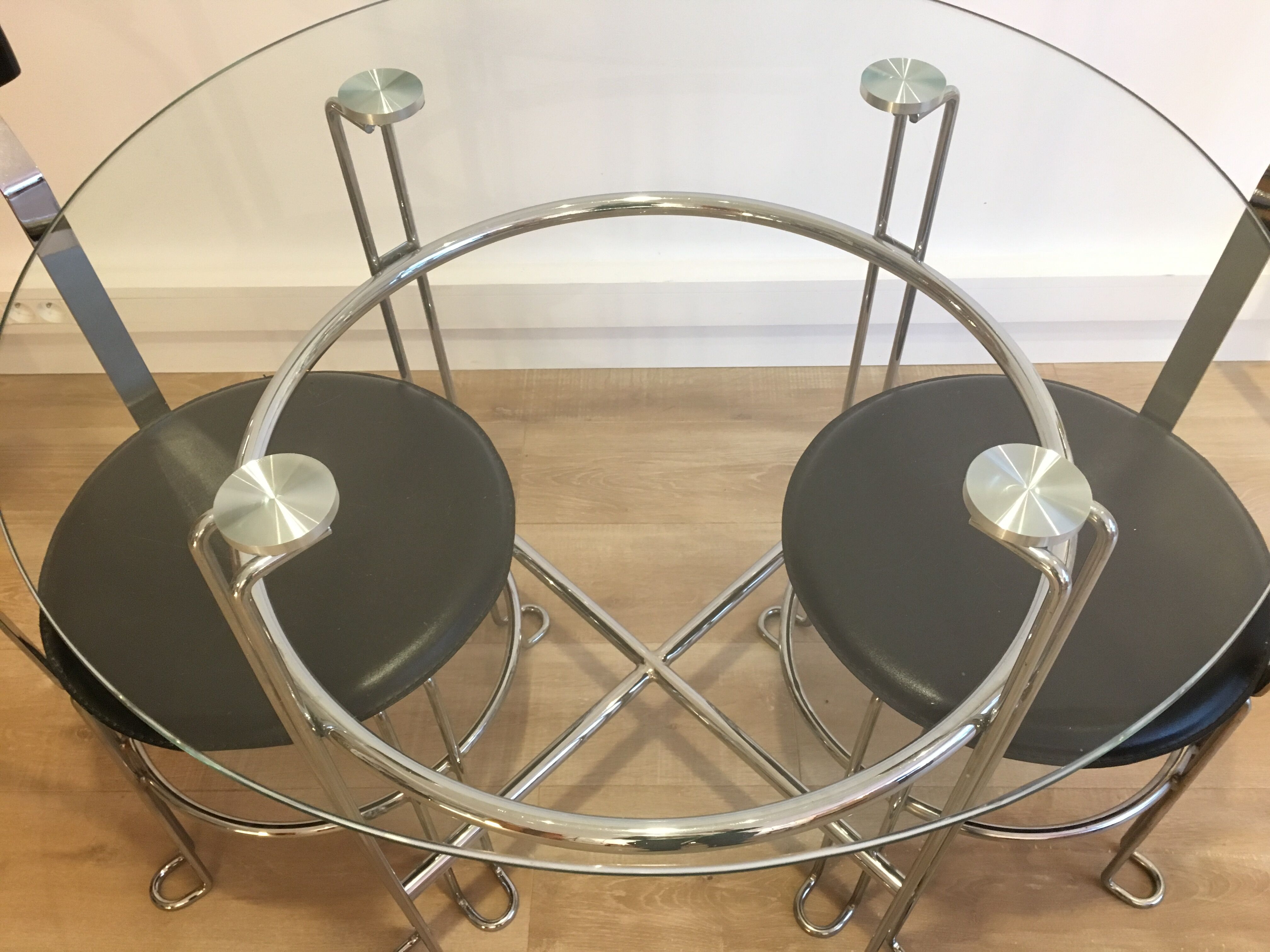 Glass round table and chairs 70/80