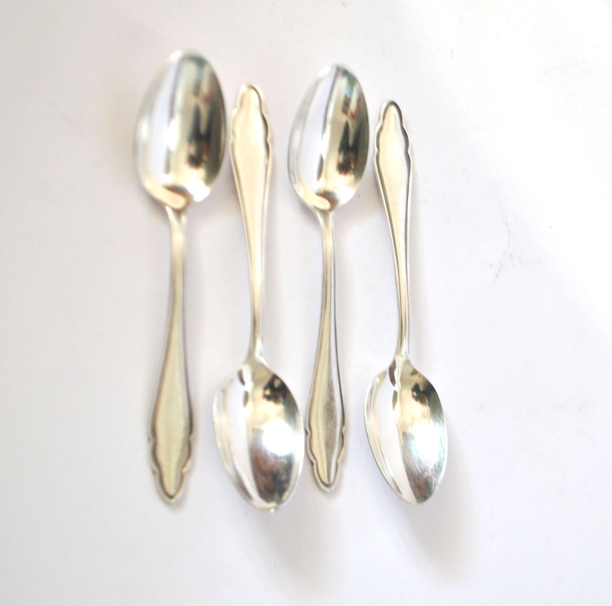 DEETJEN set of 4 silver-plated dessert spoons with a modernist scalloped design.