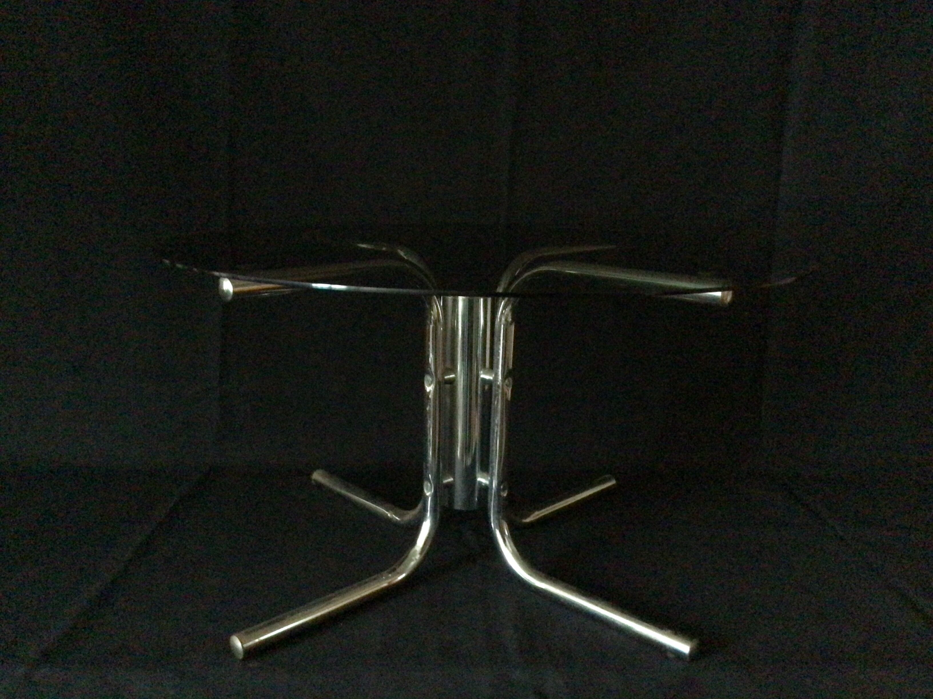 Round coffee table smoked glass