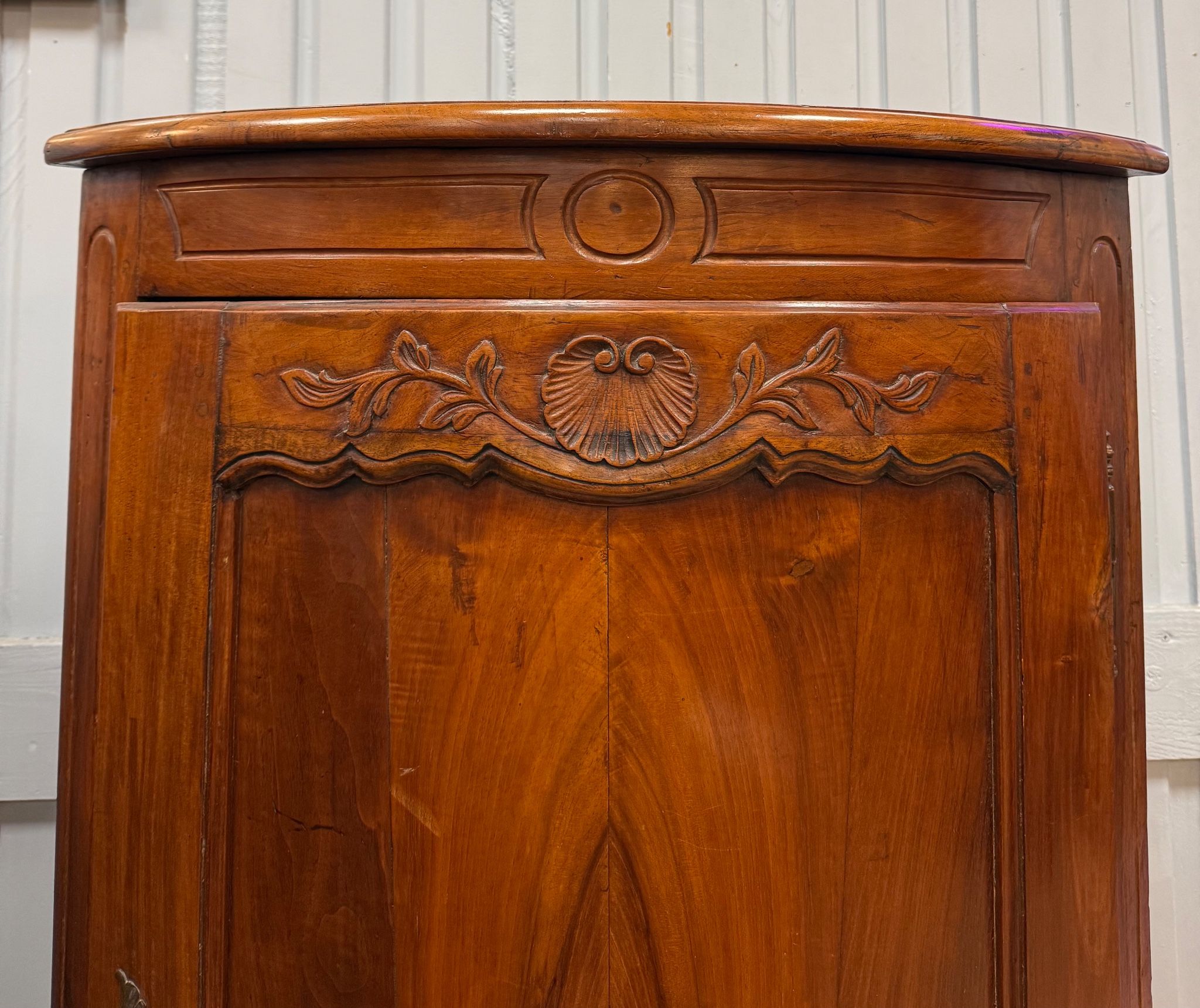 Corner cabinet in walnut in the Louis XV style.