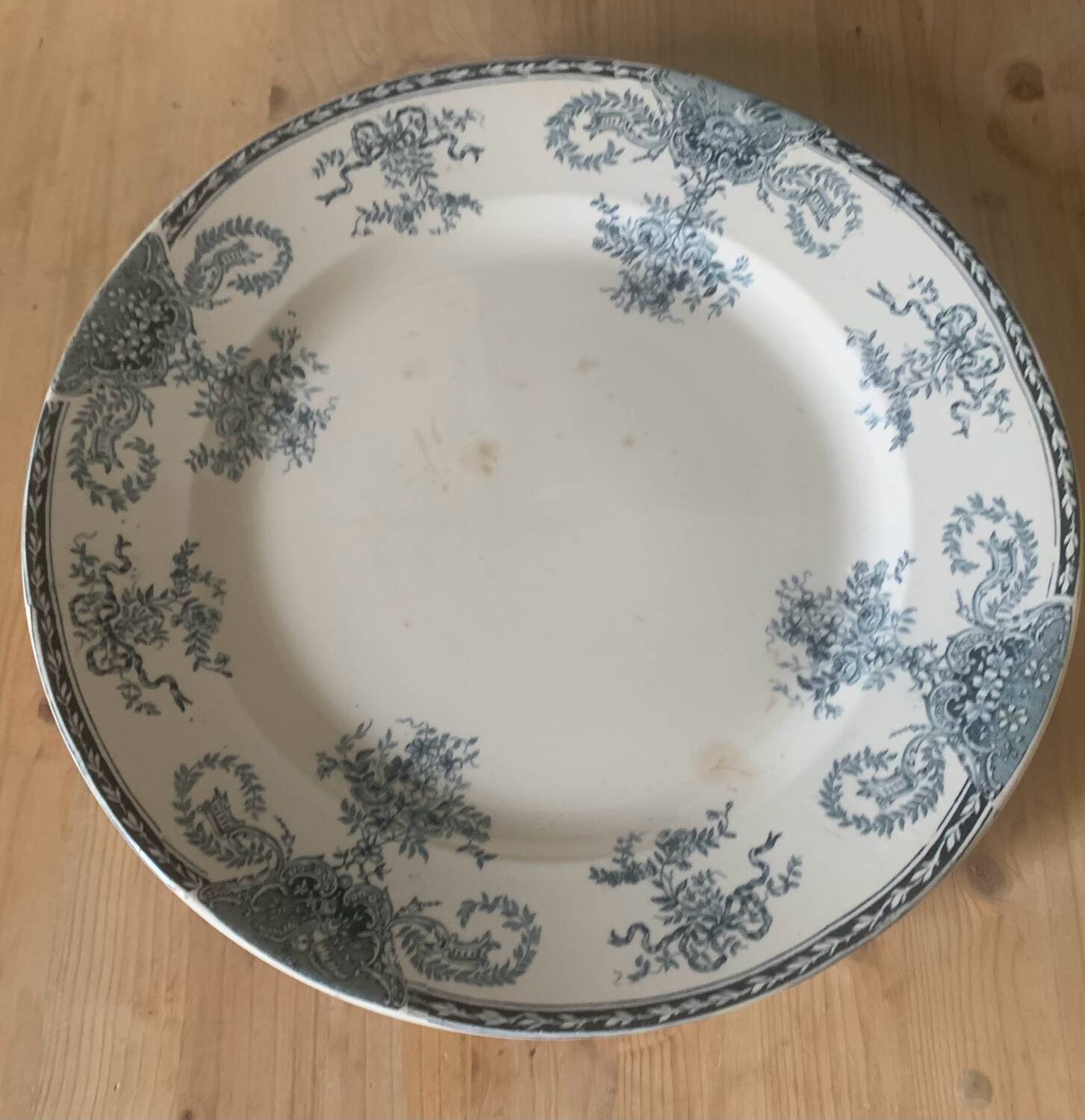 Large round iron earth Longwy dish, Fontainebleau model