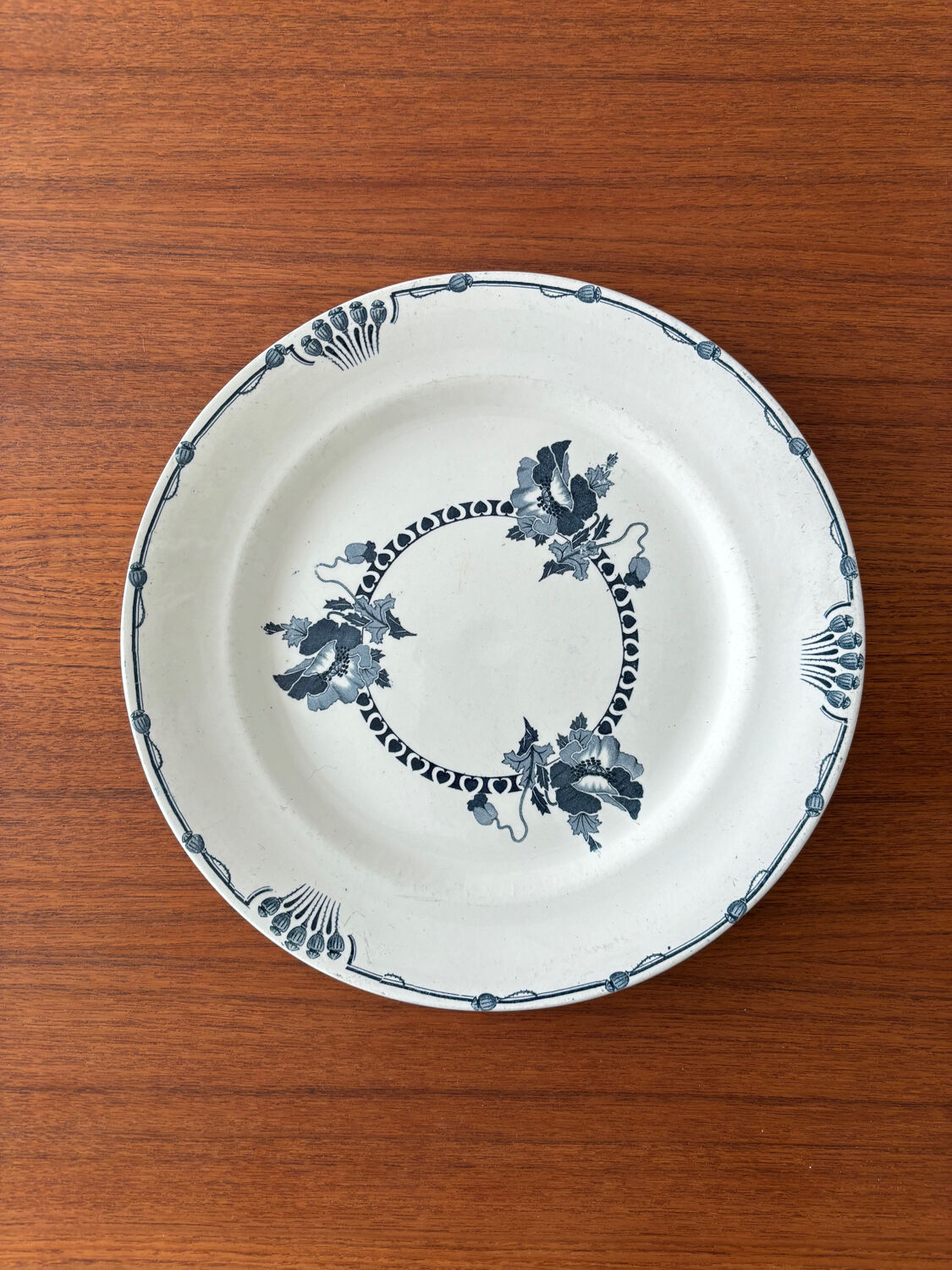 Set of 2 Regina pattern ironstone serving dishes