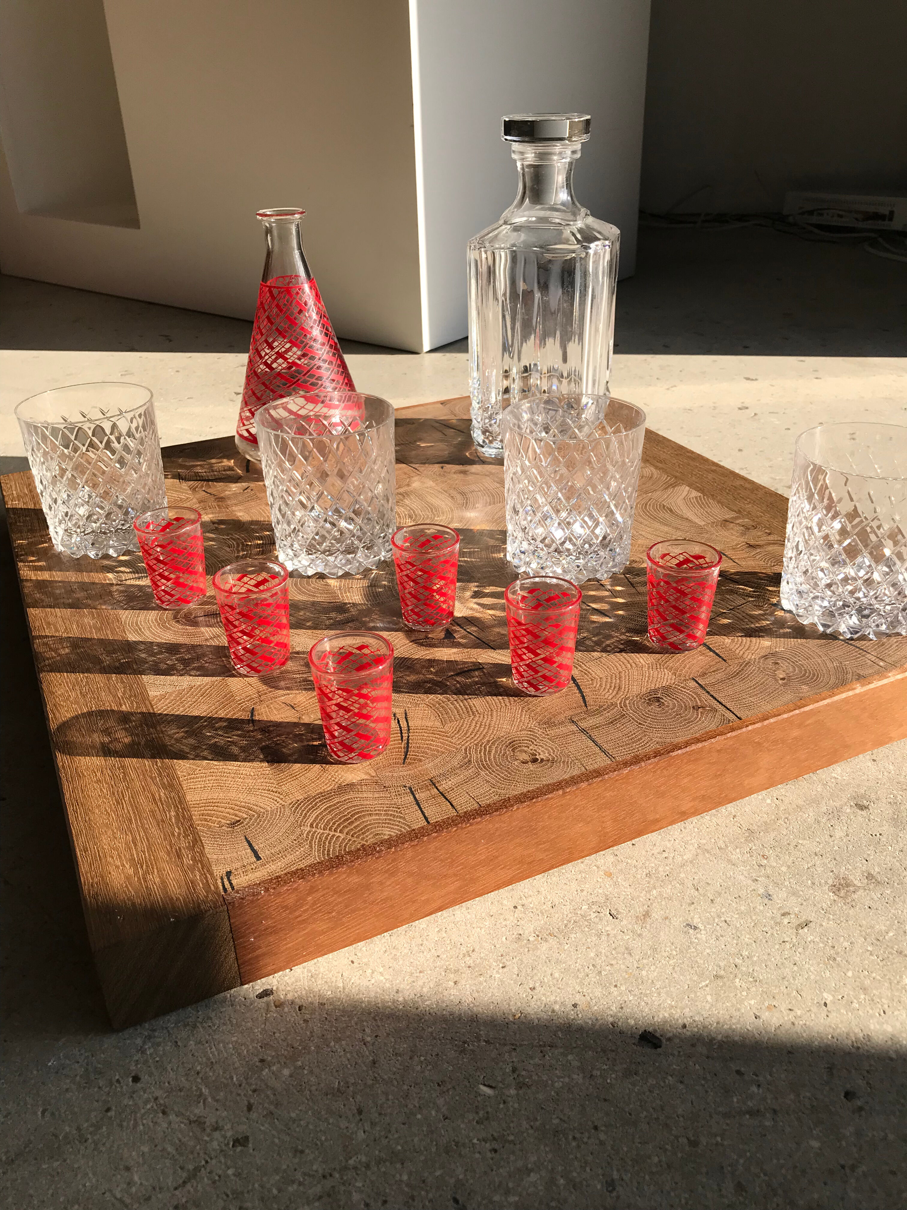 Decorative wooden top with checkerboard effect
