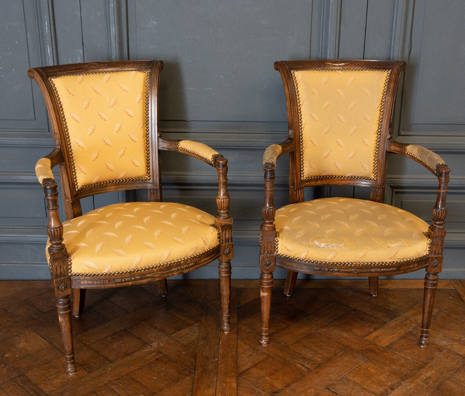 Pair of convertibles of the Directoire in walnut early nineteenth