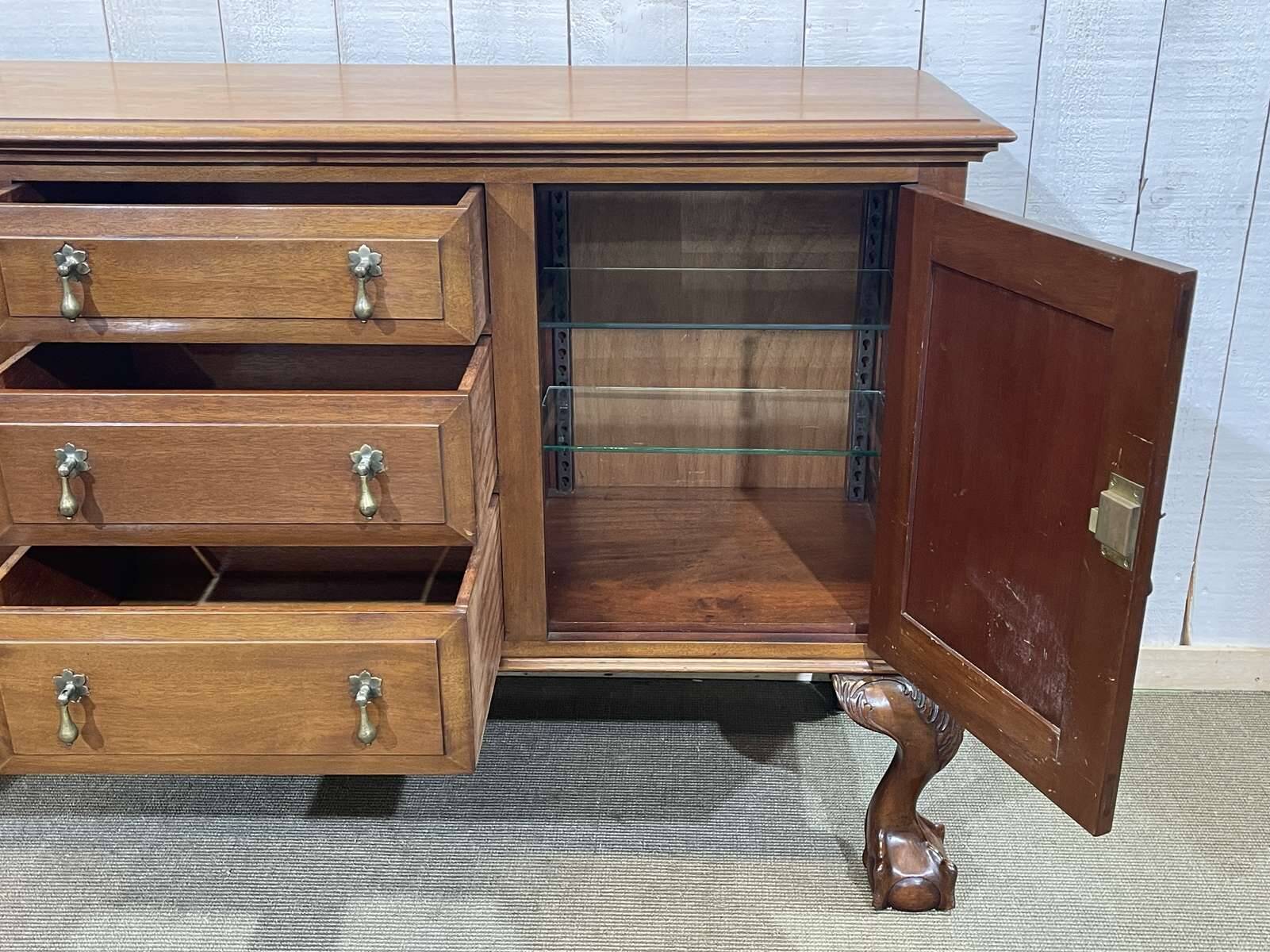 English enfilade from the early 20th century in mahogany.