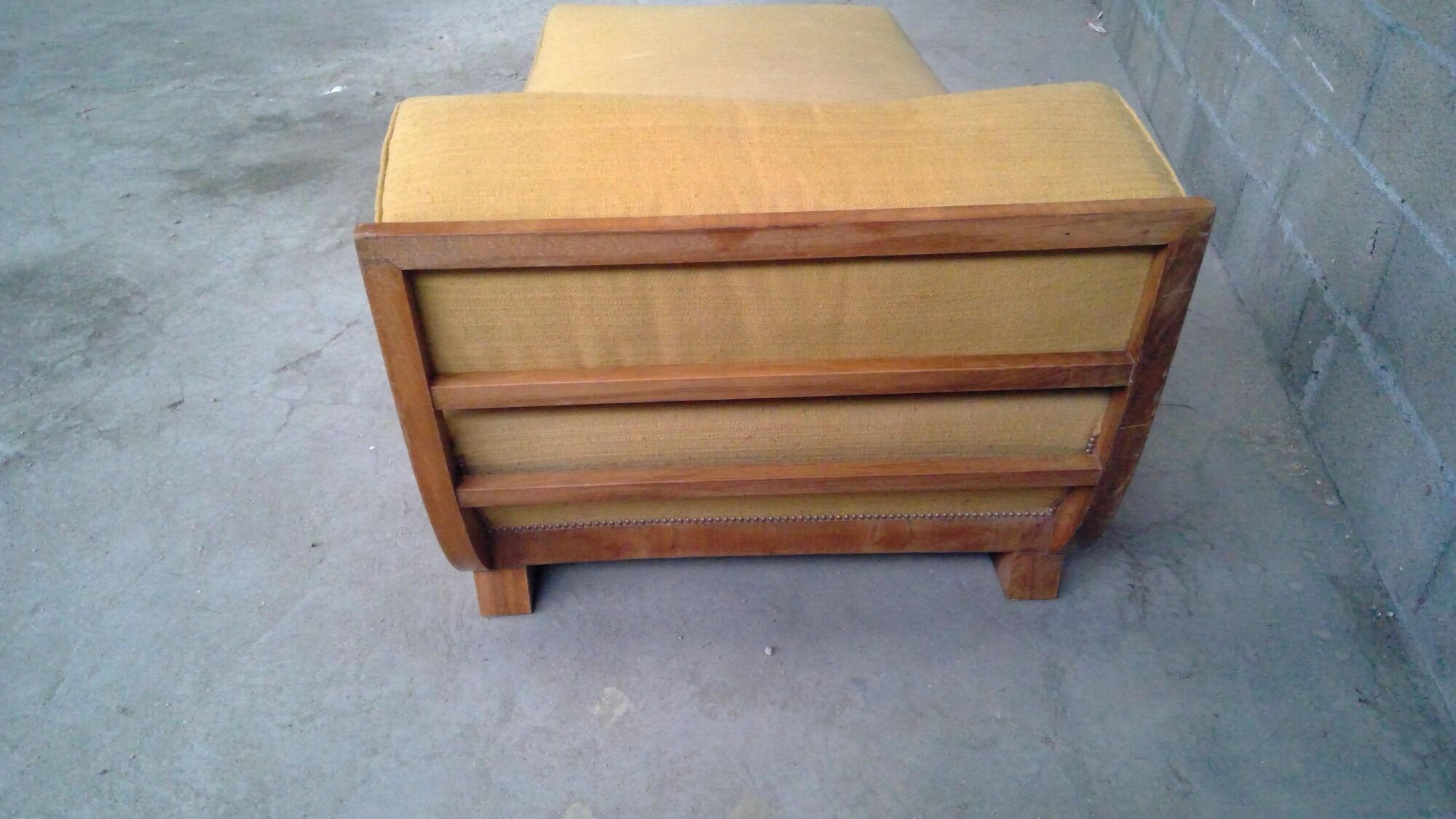 Chaise longue sofa period Art Deco circa 1930 yellow fabric in Walnut magnifying glass