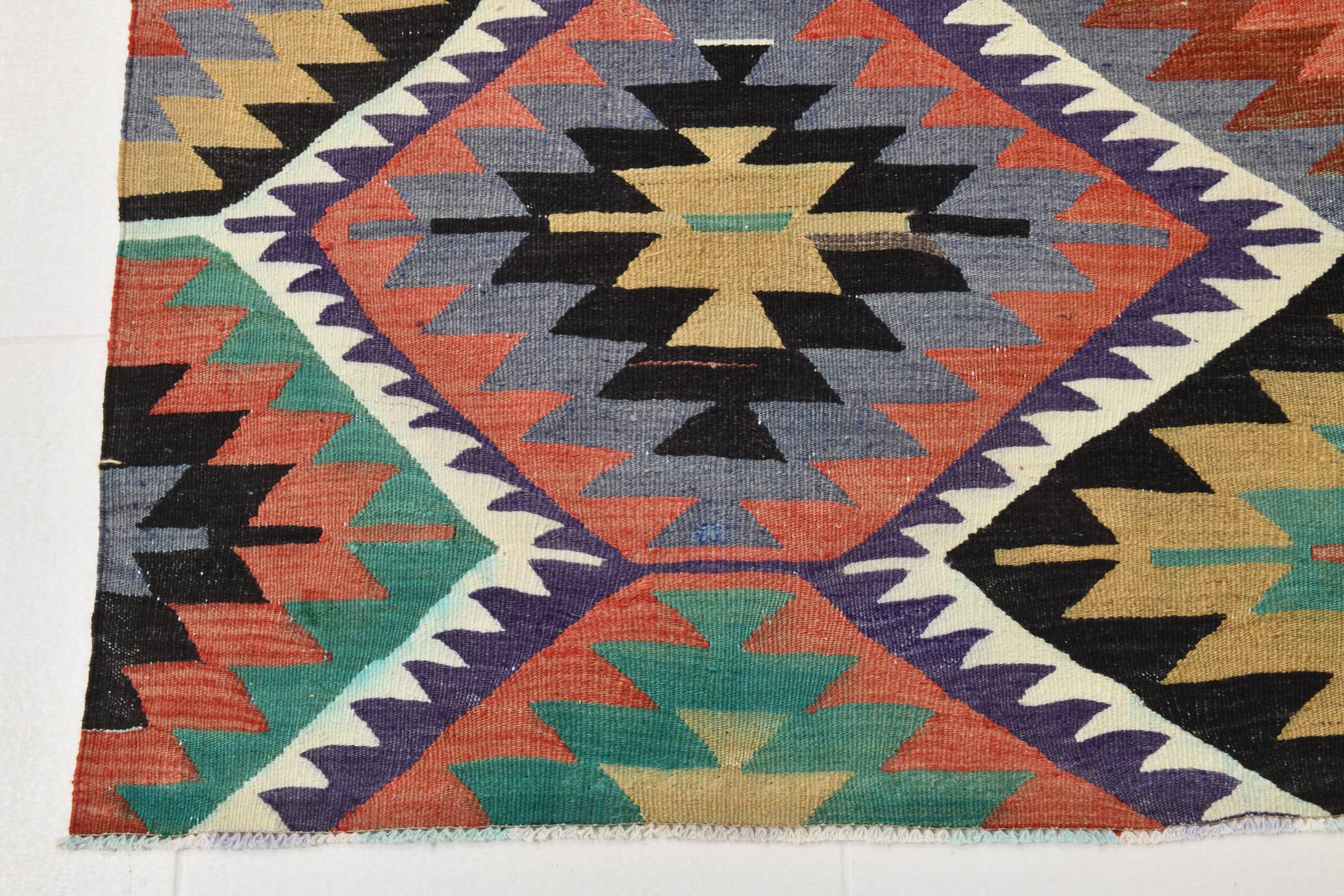 Kilim berbère vintage, Explosion de couleurs et charme artisanal, 166x230Cm