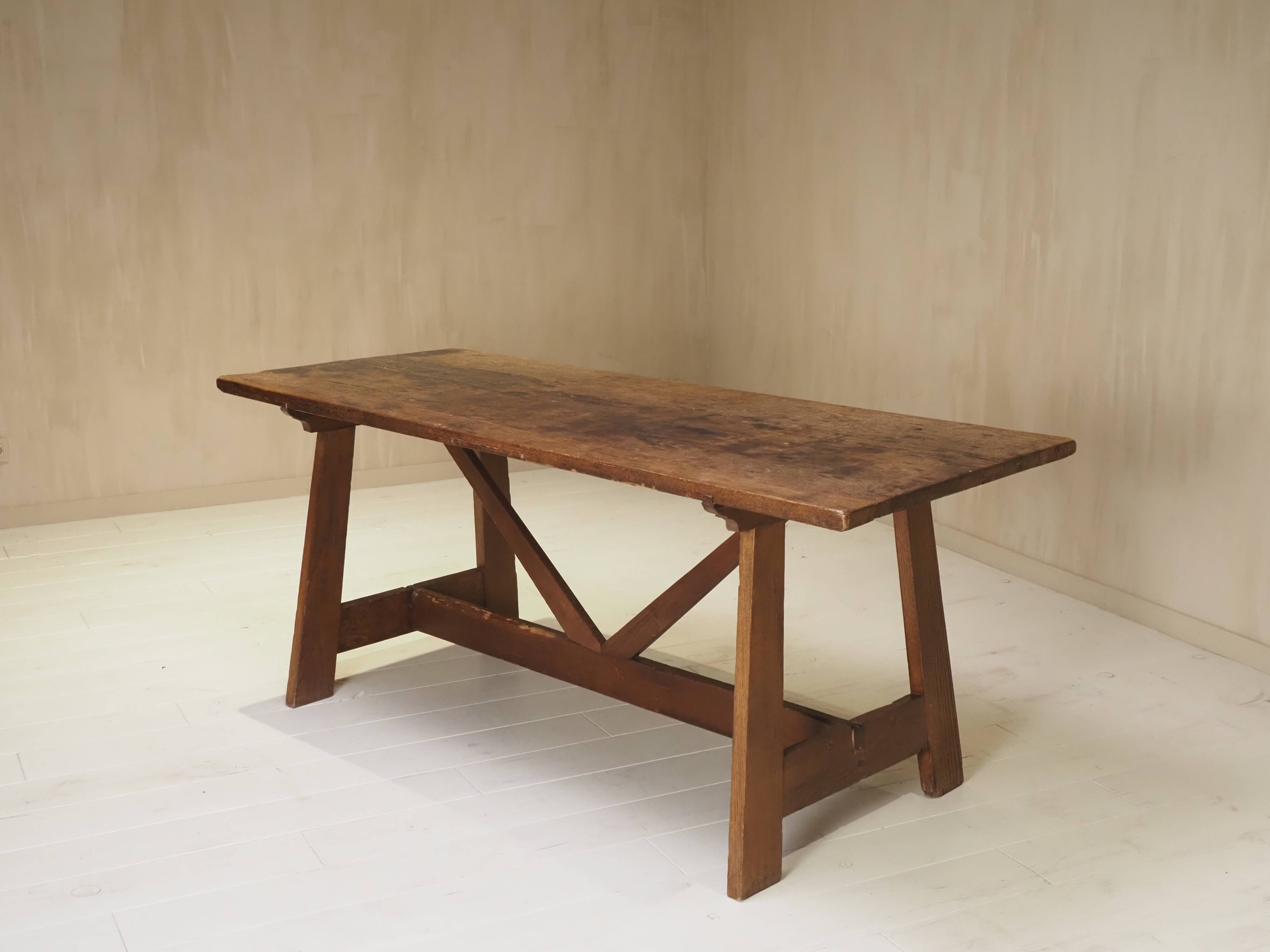 19th-century Italian dining table