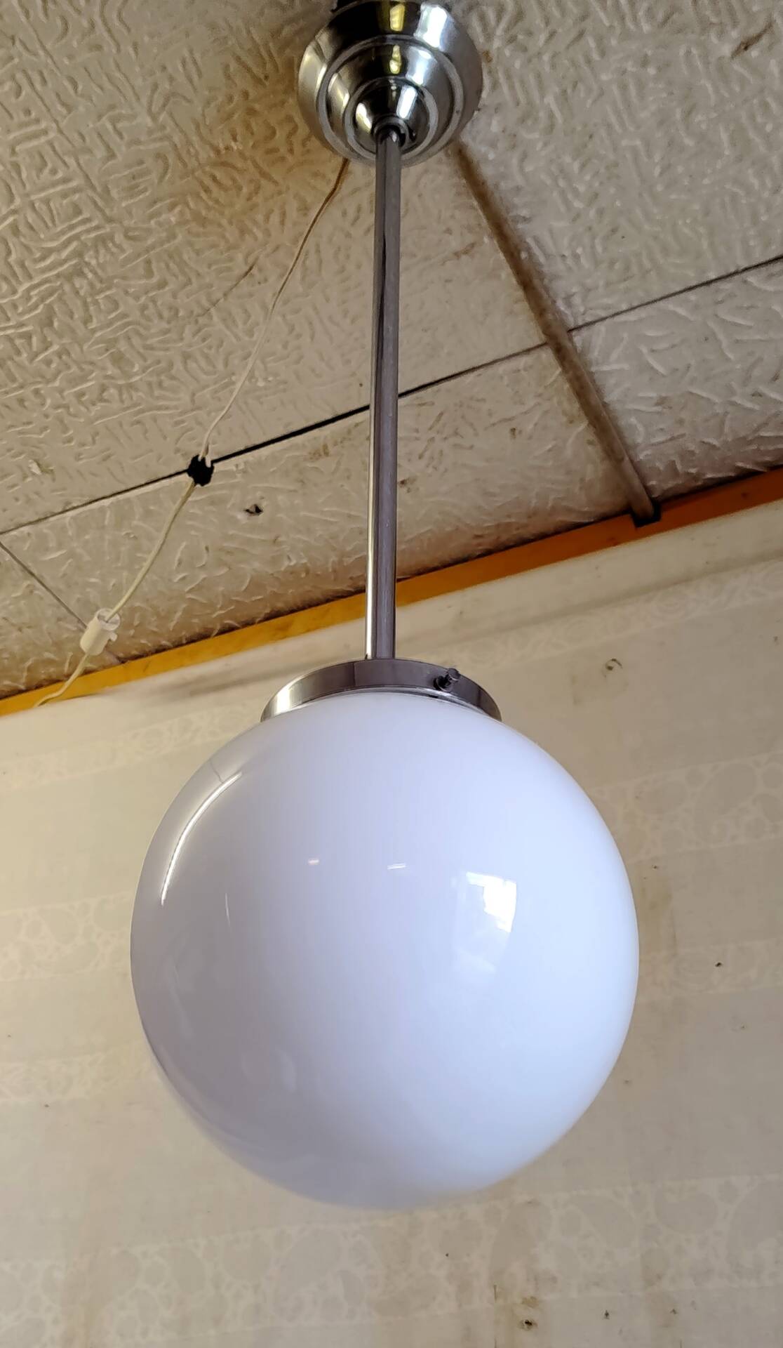 Suspension Art-déco globe opaline - mid. XXeme