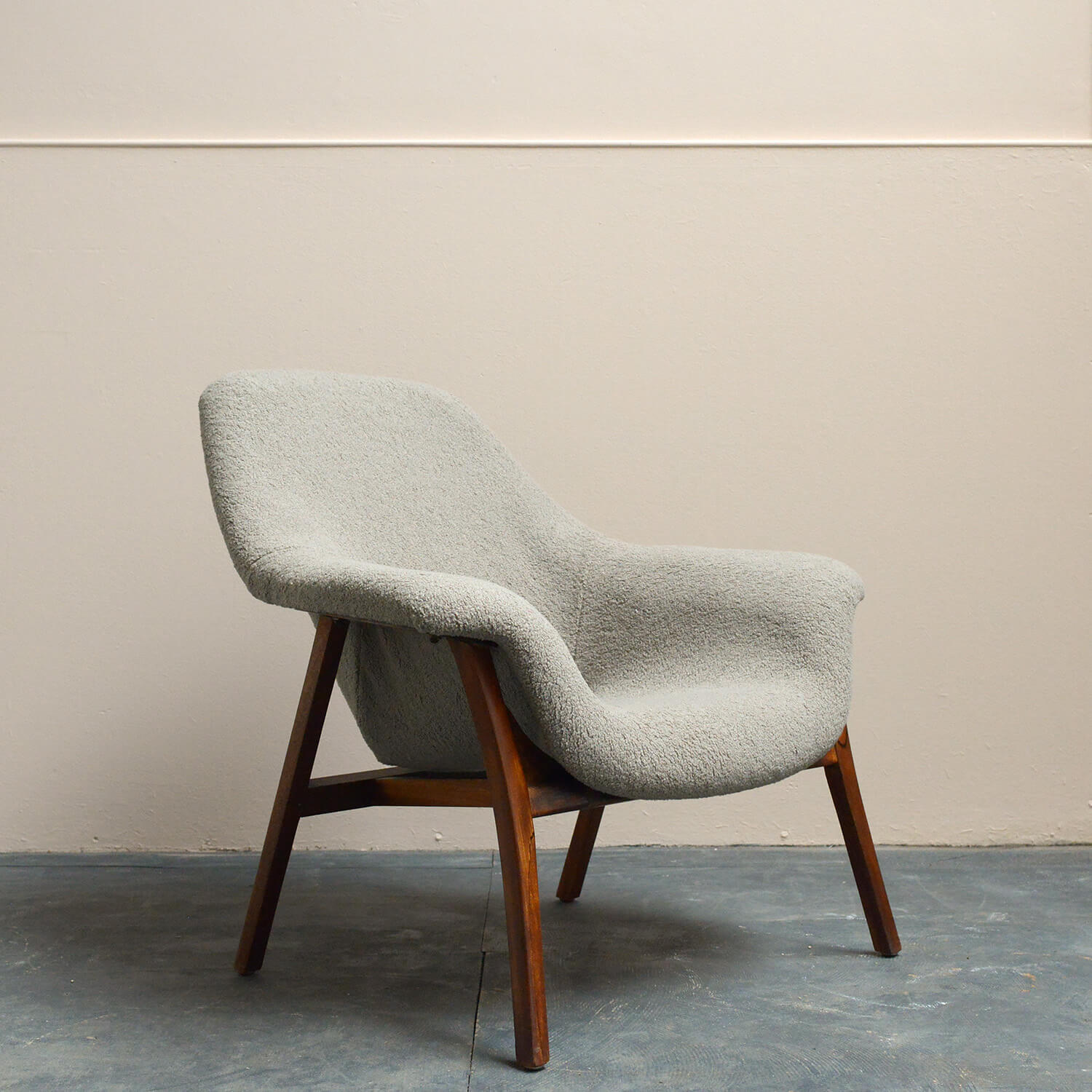 Pair of Mid-Century Fibreglass and Bouclé Lounge Chairs, 1960s