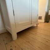 Armoire parisienne vintage – intérieur fleuri framboise – pièce unique