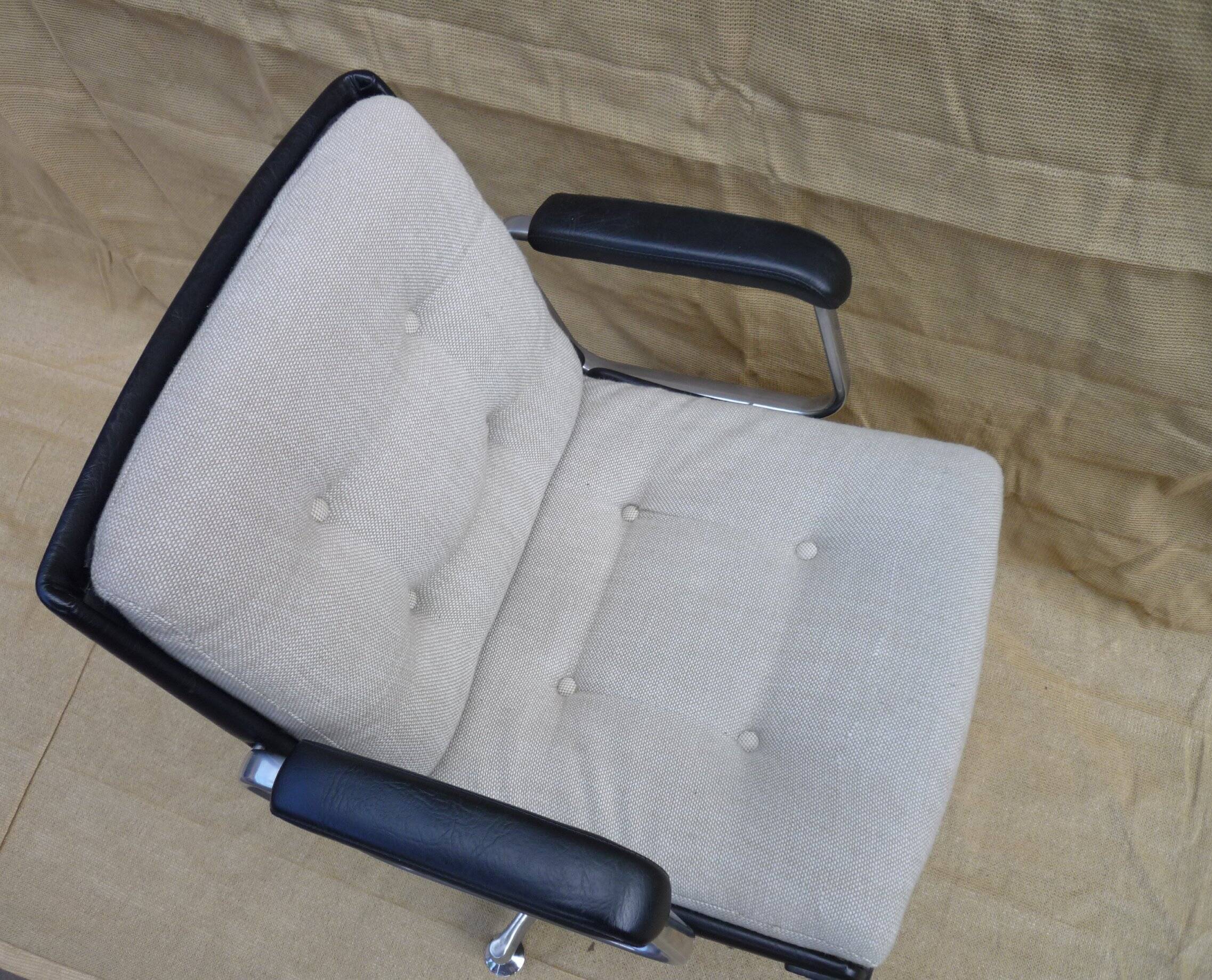 Office chair in wool and leather