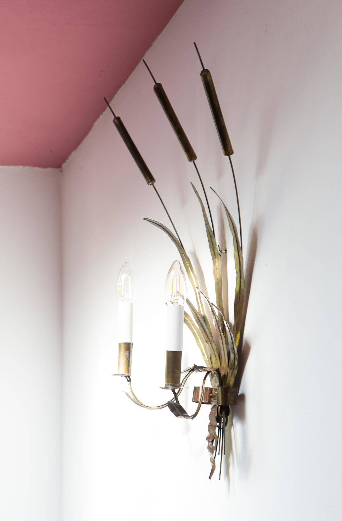 Vintage wall light with rush and leaves in sheet metal and gold metal