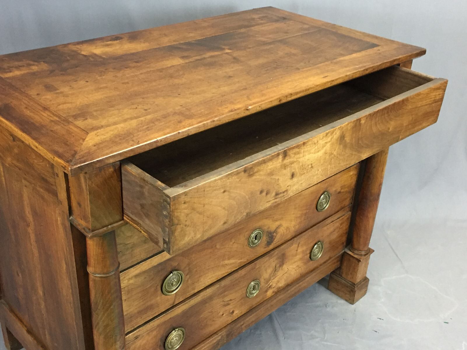 Commode époque empire début xixème en noyer