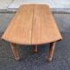 Round extendable banquet table stripped in solid mahogany with 4 extensions, 19th century.