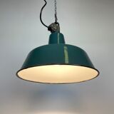 Lampe d’usine en émail vert industriel avec plateau en fonte, années 1960