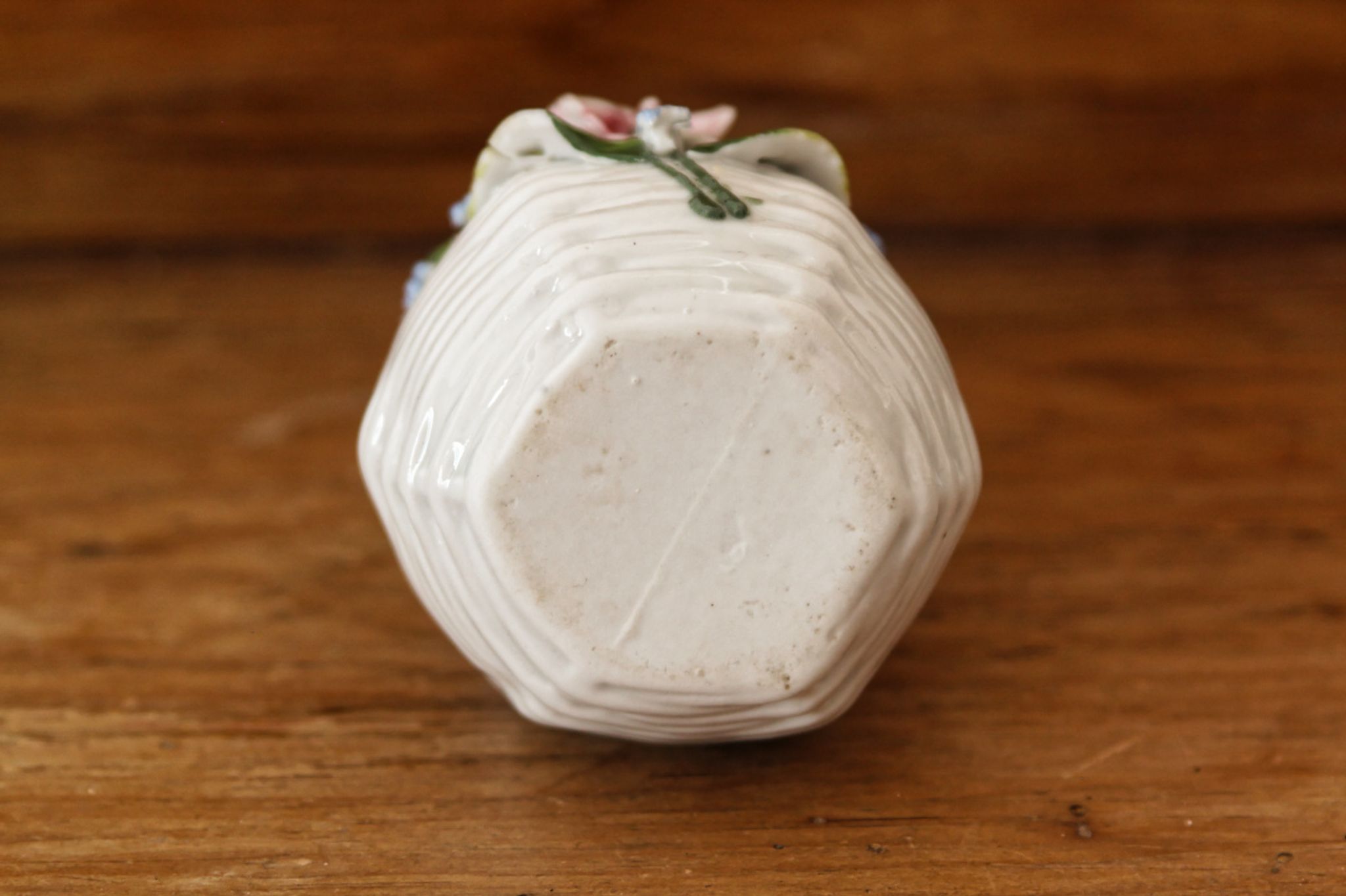 Vase soliflore en barbotine