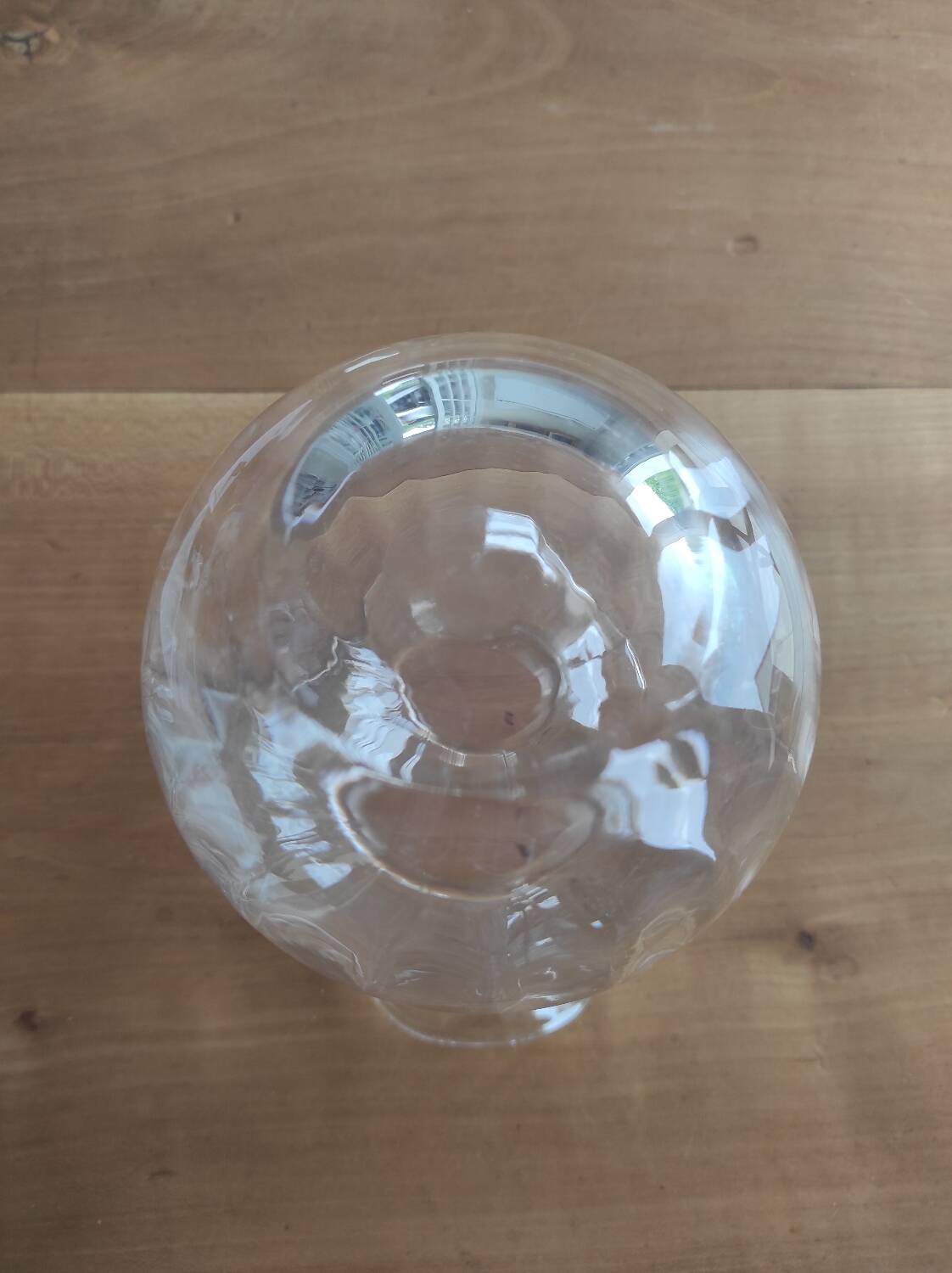Glass ball vase with corolla