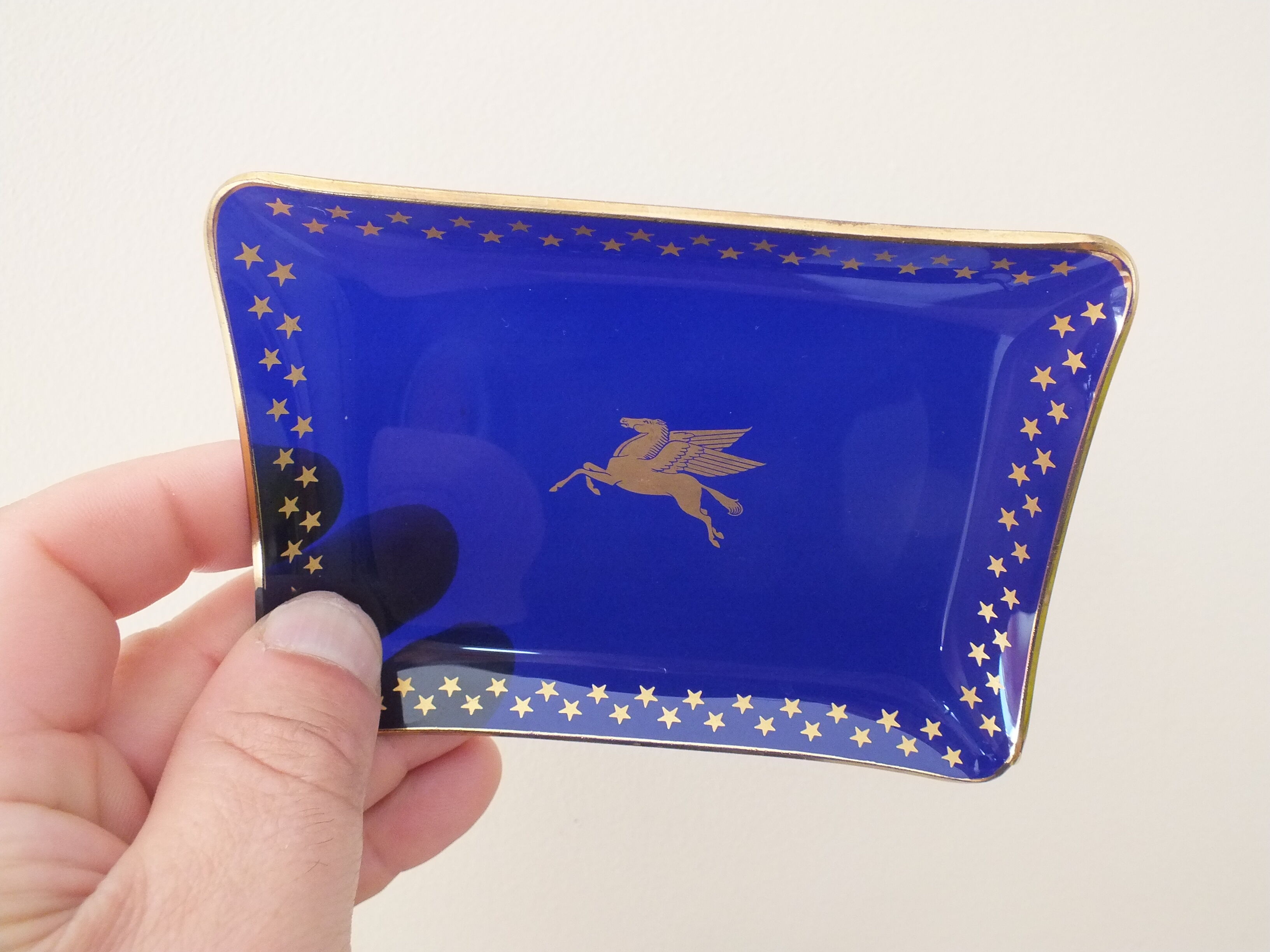 Empty pocket cup Pegasus in blue and gold crystal - advertising Mobil