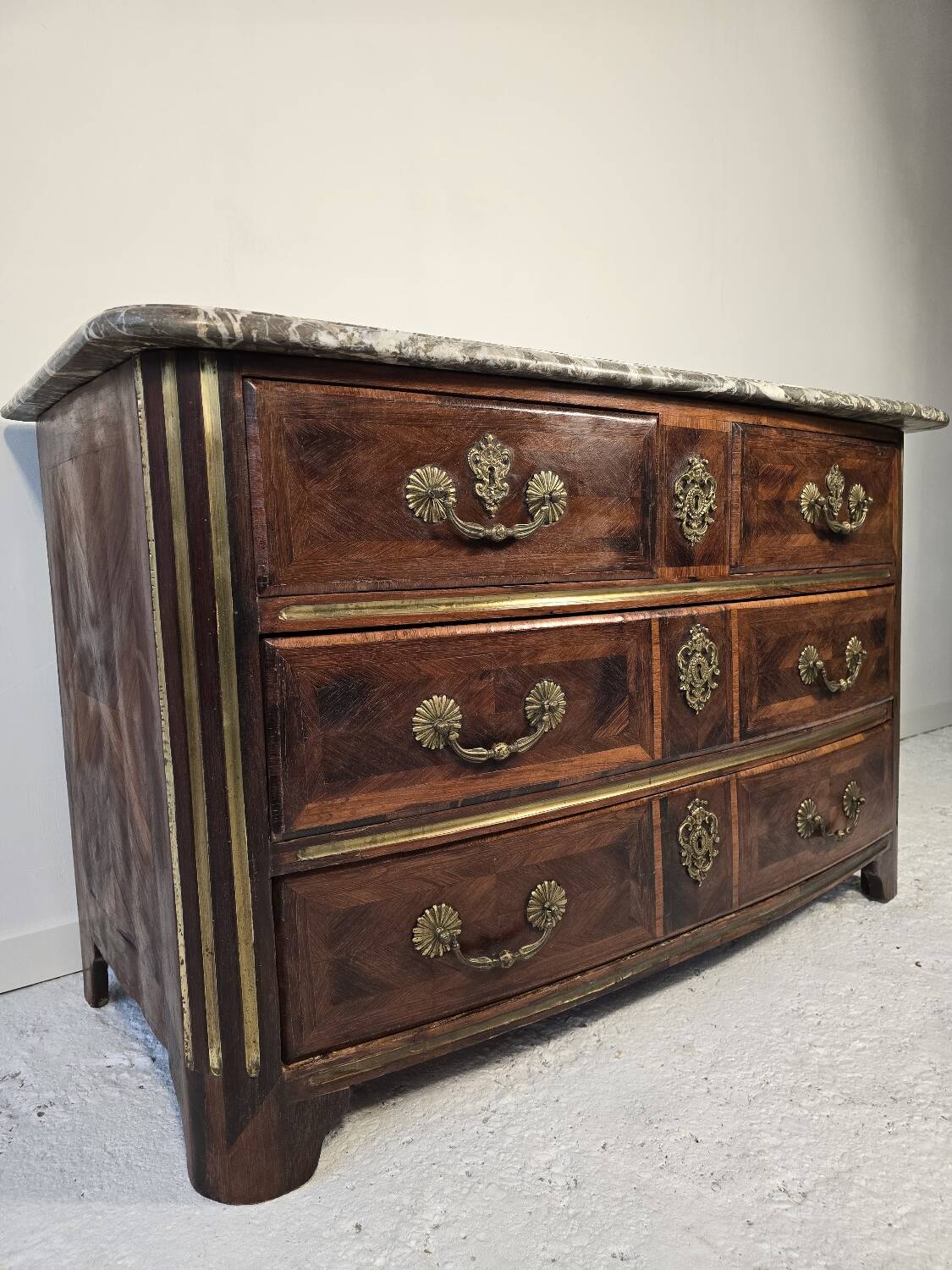 18th century Regency period chest of drawers