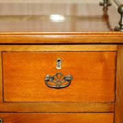 Commode haute victorienne en noyer avec galerie bronzée